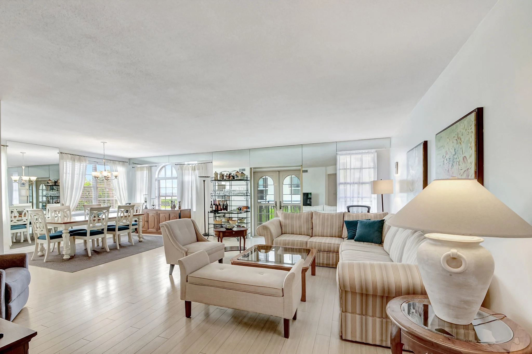 9-Palm Beach-La Bonne Vie-Living area.jpg