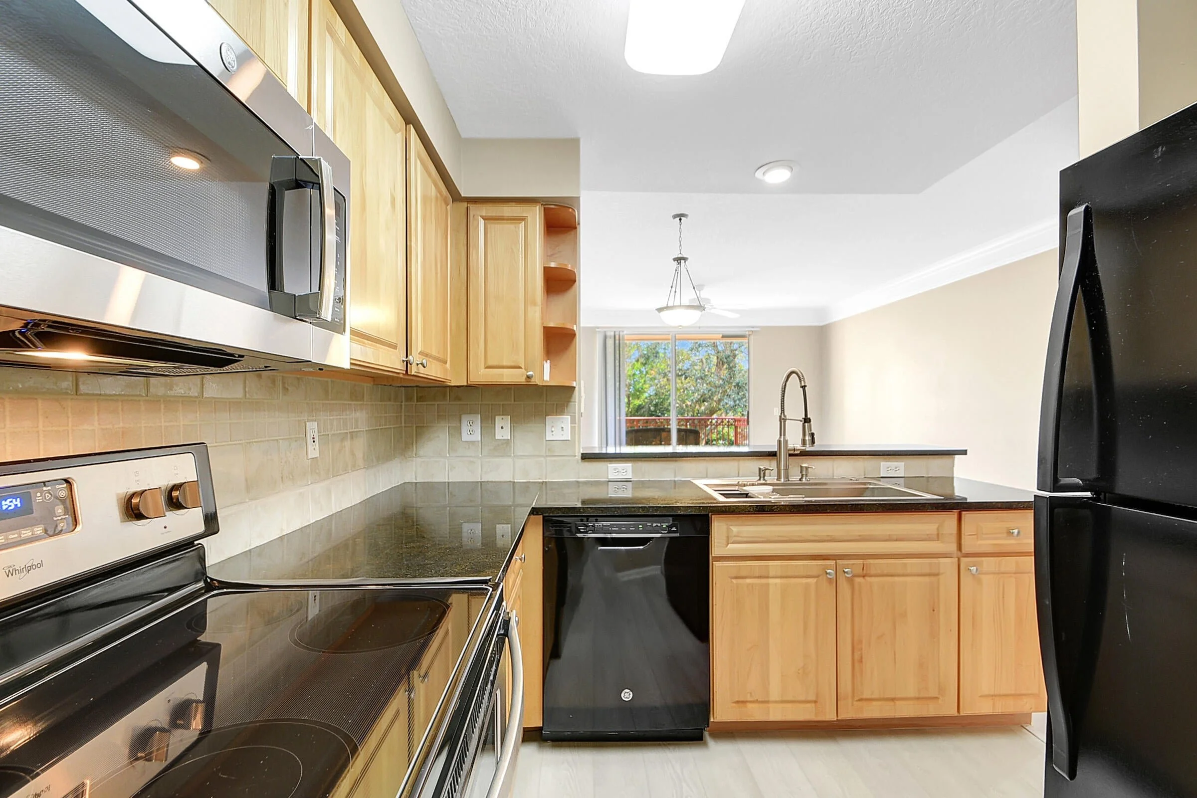 7-Kitchen.jpg