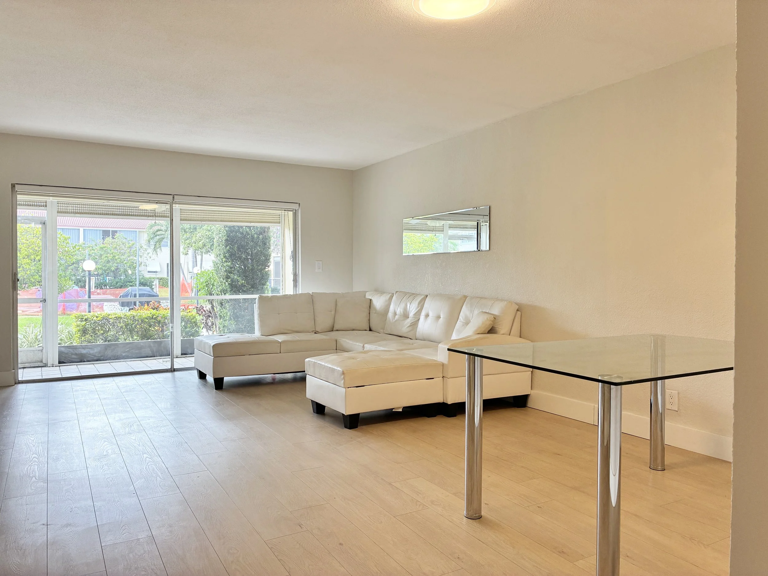 21-Living Area.jpeg