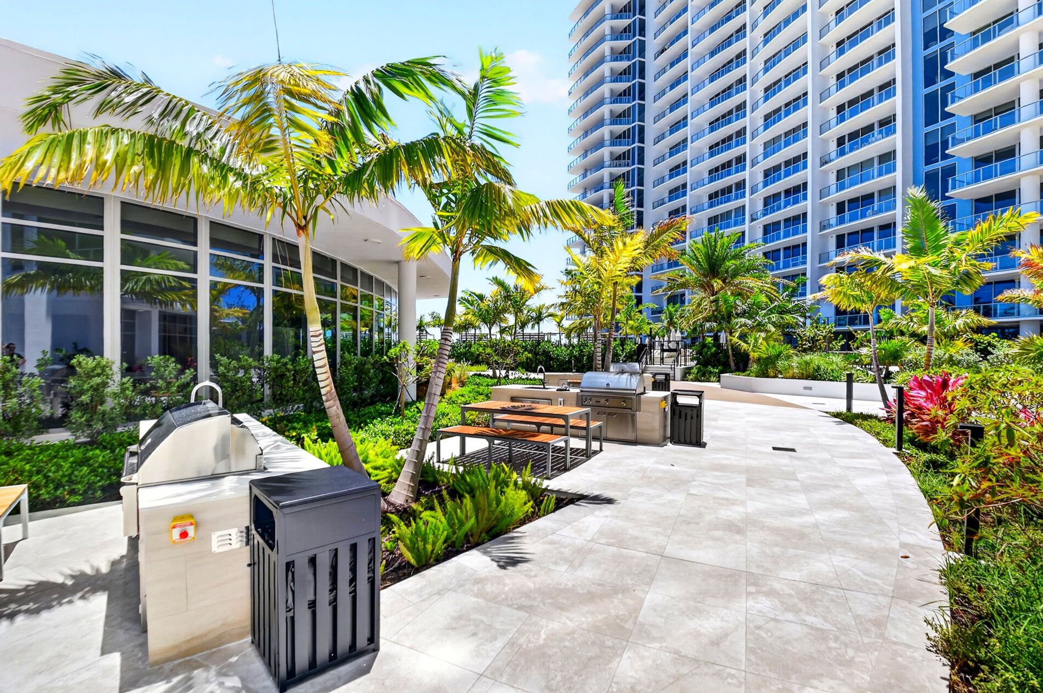 110-Amenities sixth floor grills.jpg