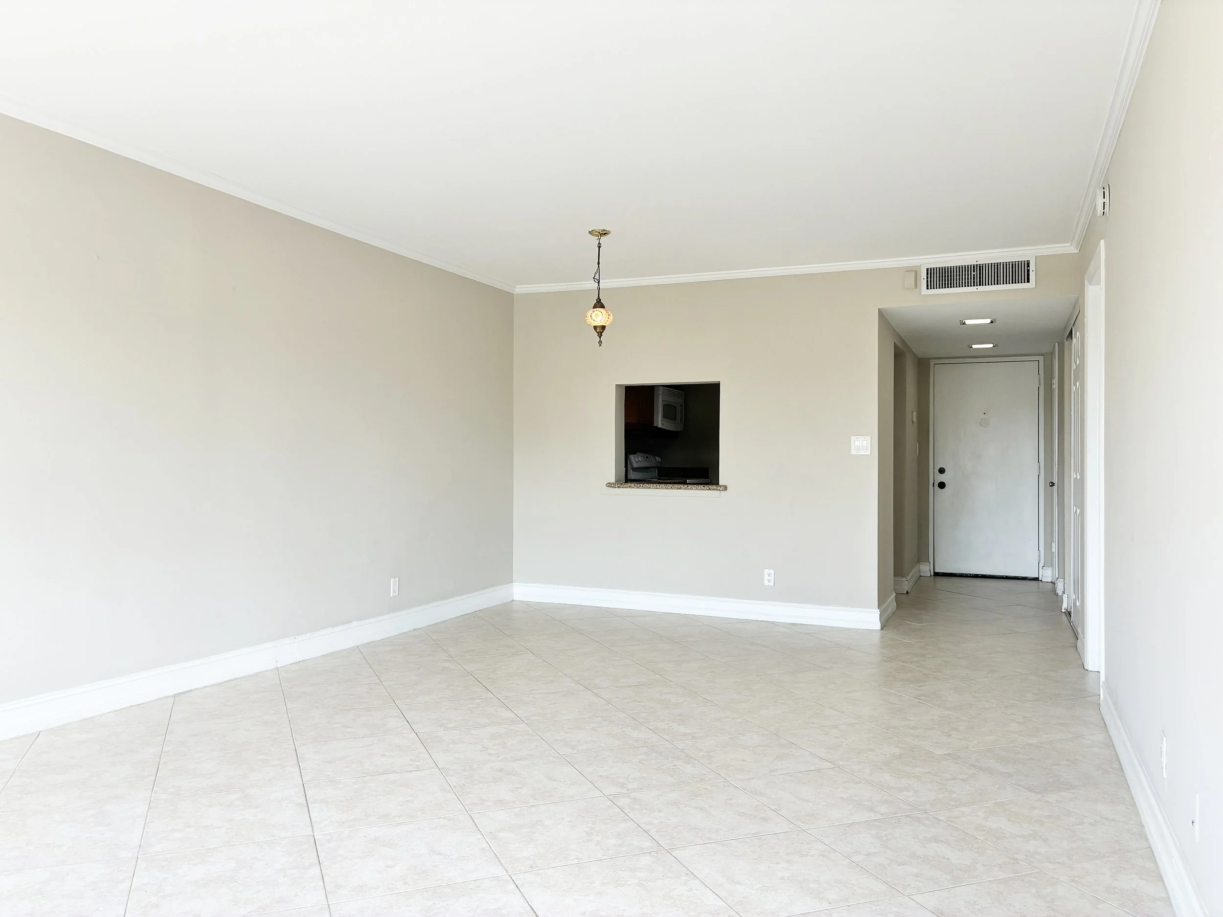 32-Living Area.jpg