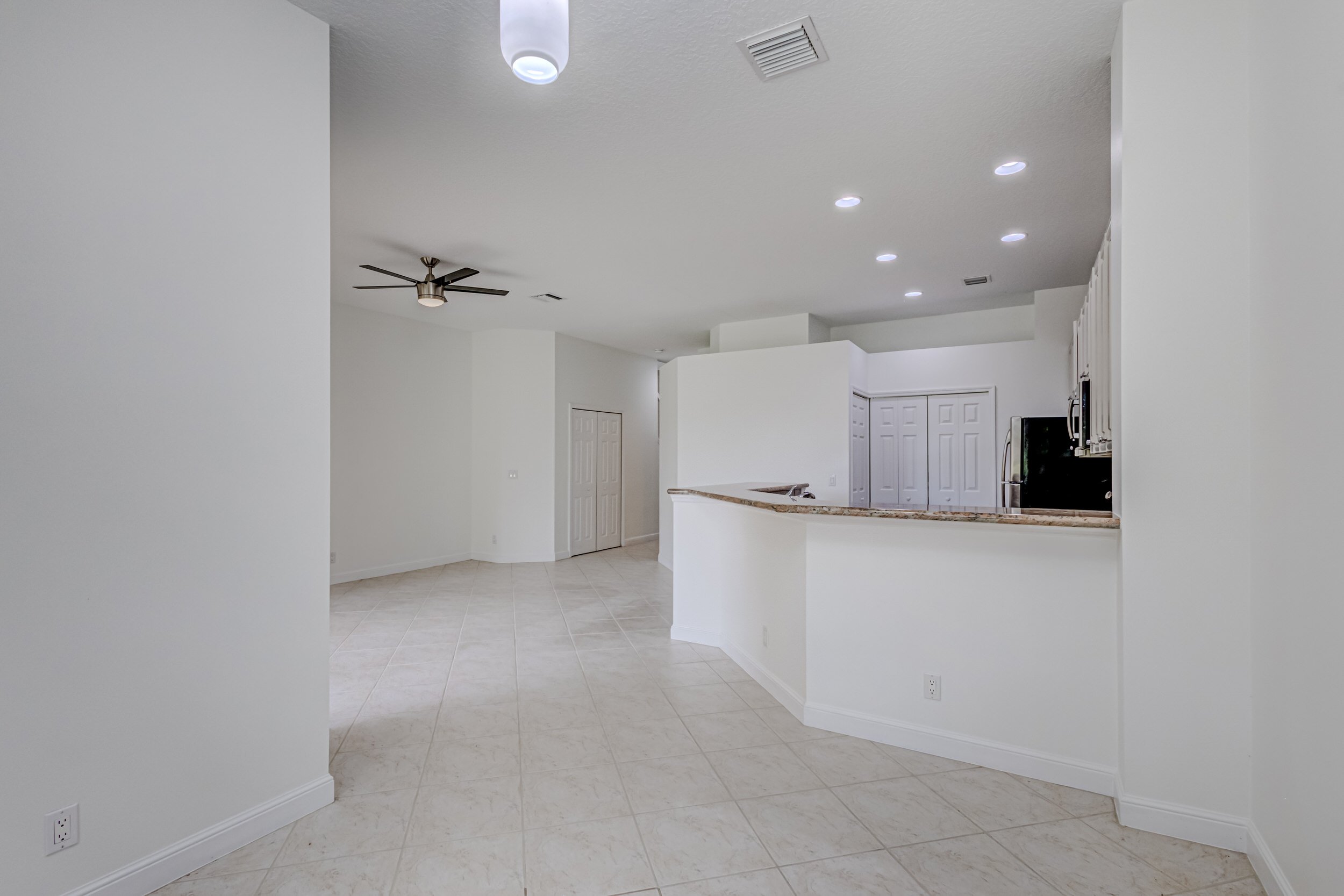 16-Dining Area-Kitchen.jpg