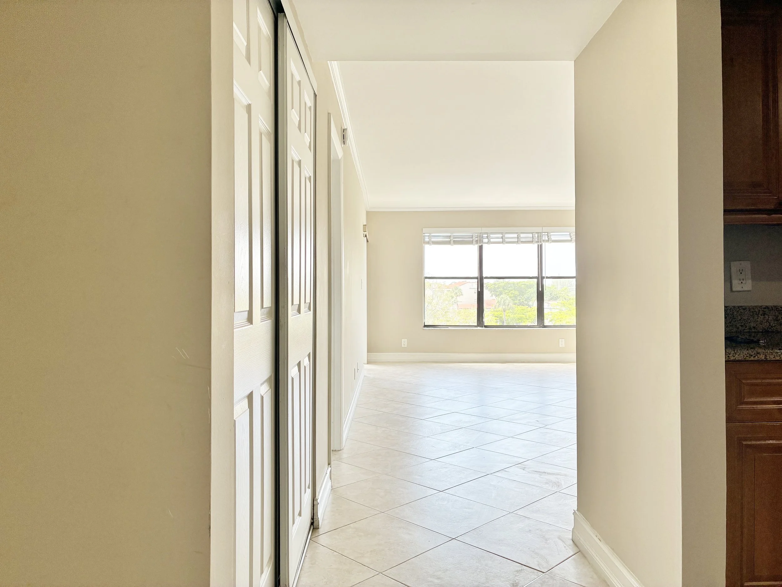 25-Living Area.jpg