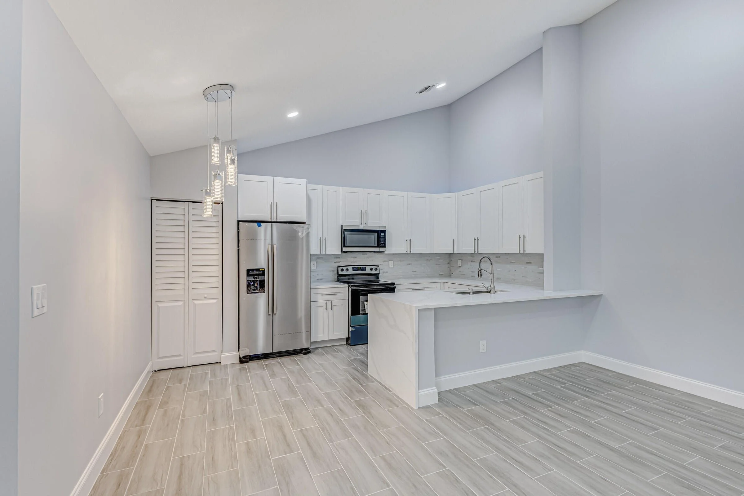 6-Dining Area & Kitchen.jpg