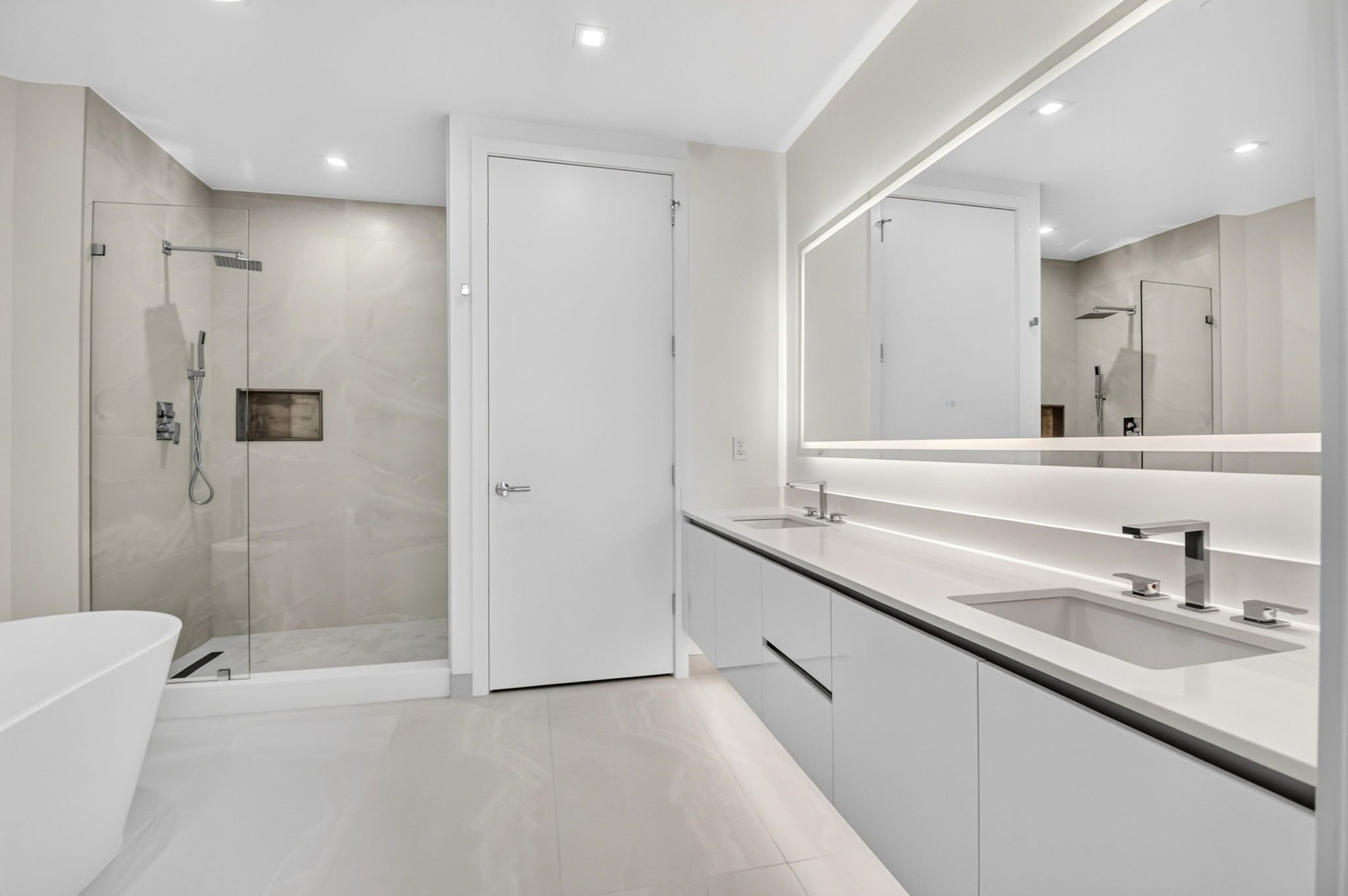 50-Master Bathroom-220 Lake Shore Dr 1506.jpg