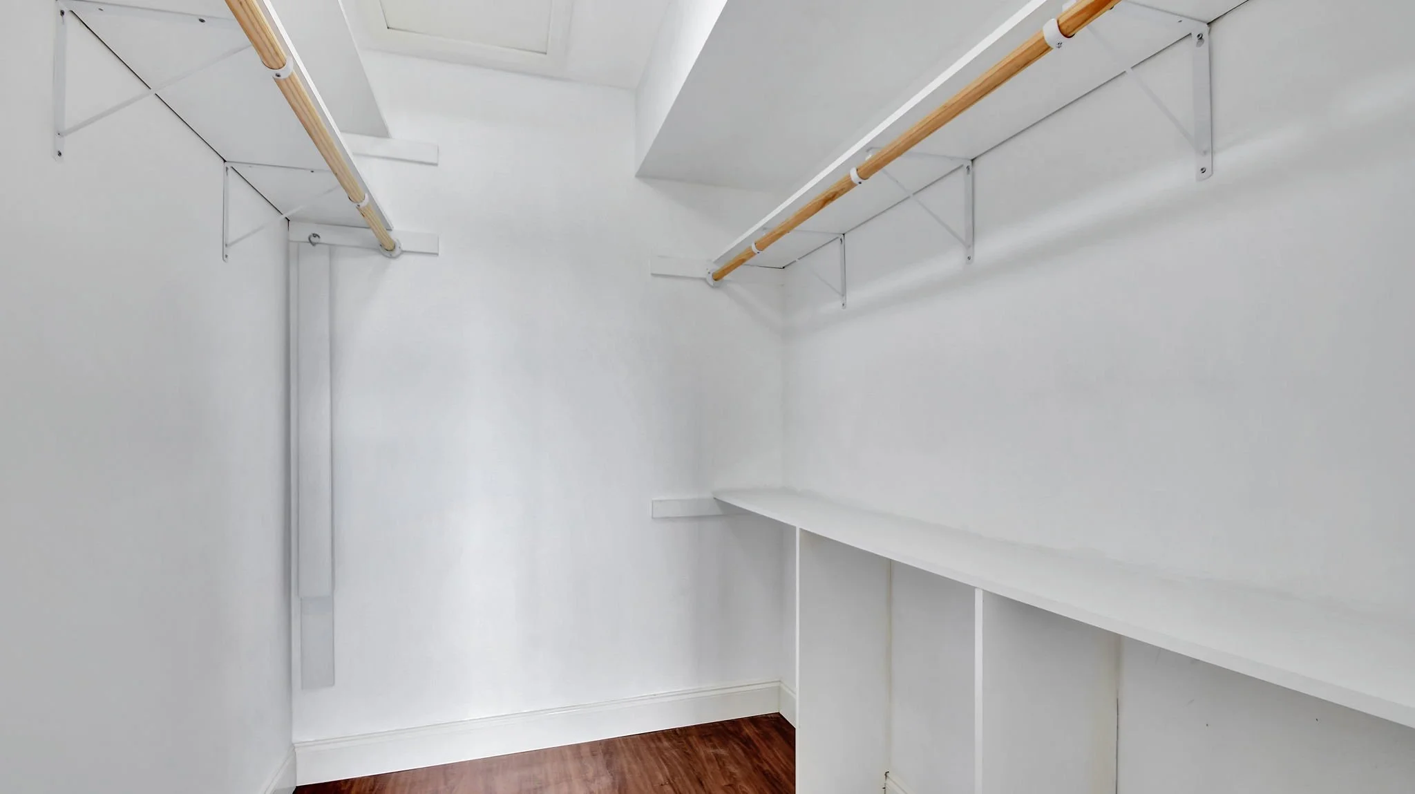 48-Master Closet.jpg