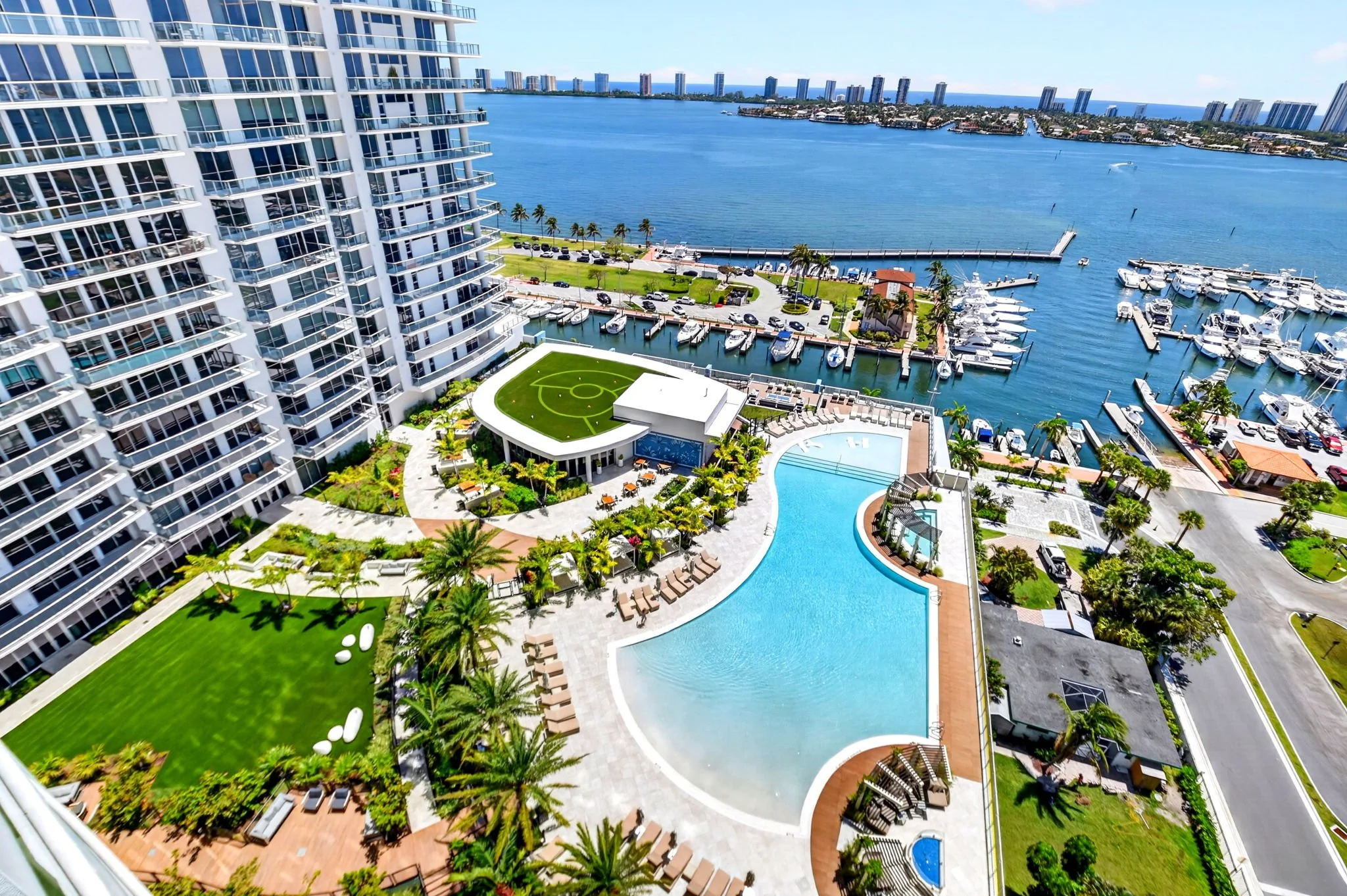 44-Living room balcony overlooking Intracoastal.jpg