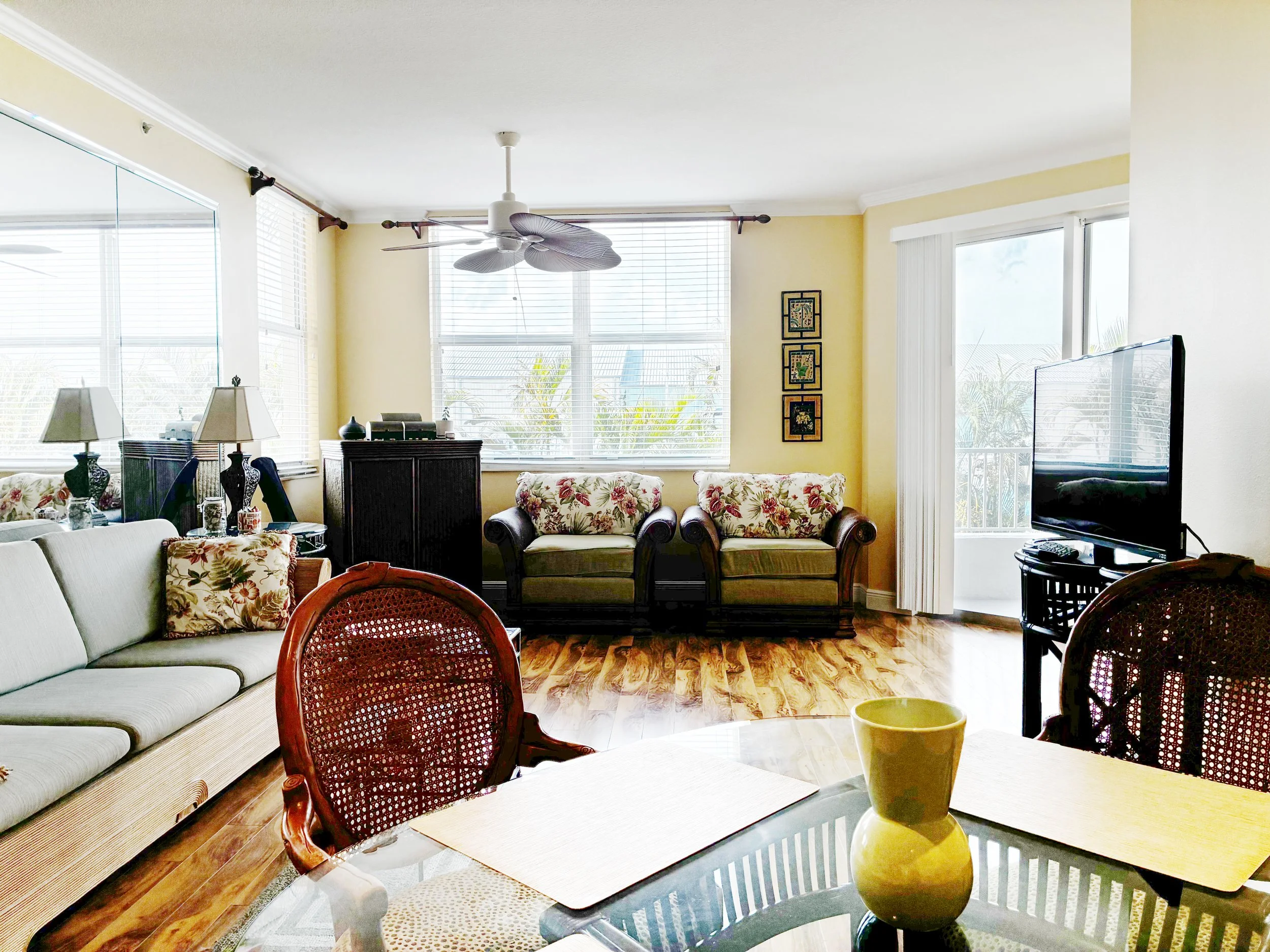 7-Living Room.jpeg
