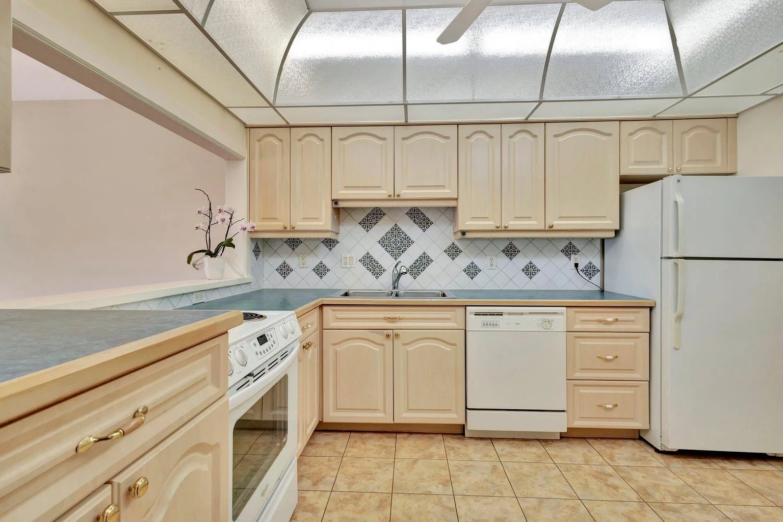 14-Kitchen.jpg