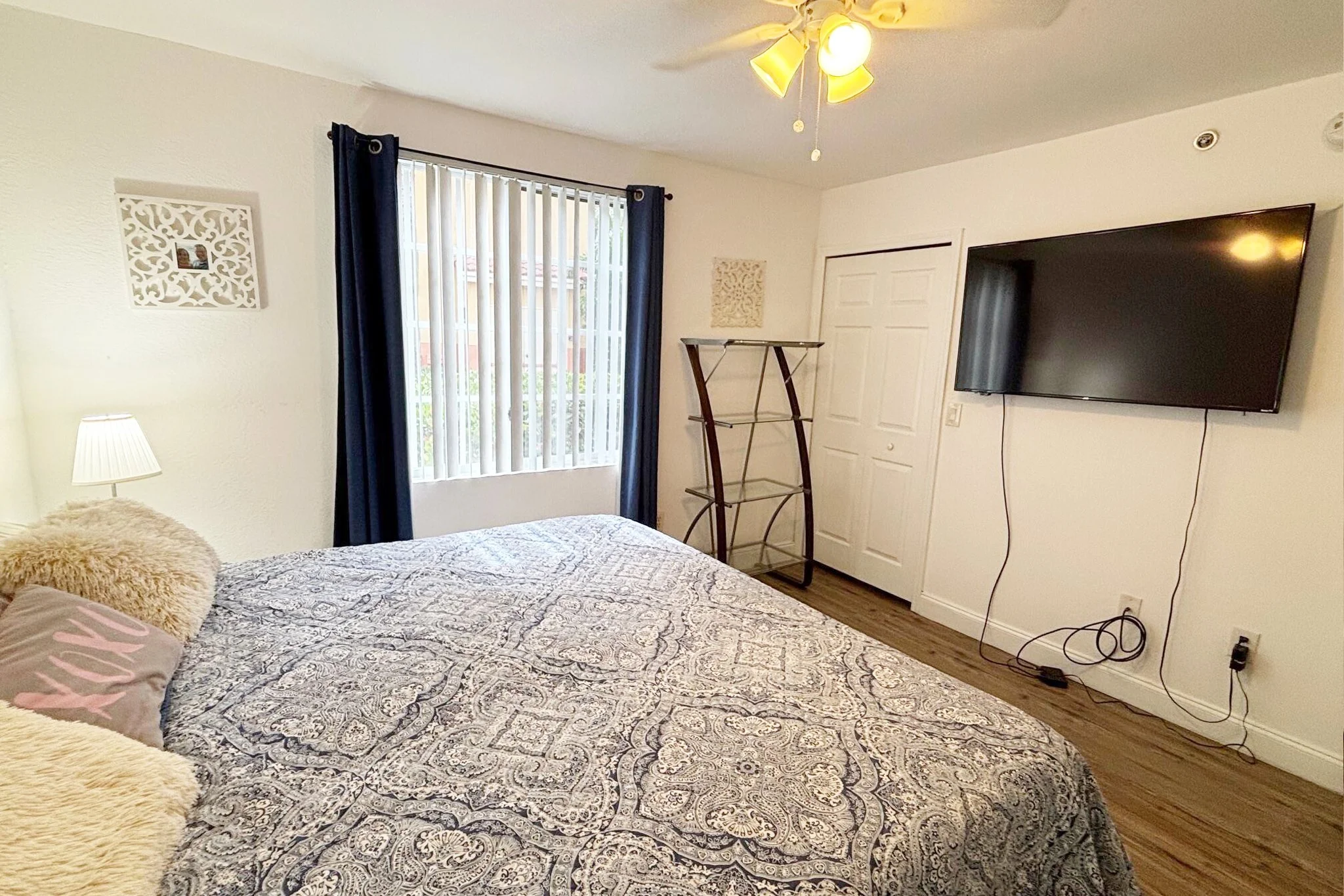 12-Master Bedroom.jpg