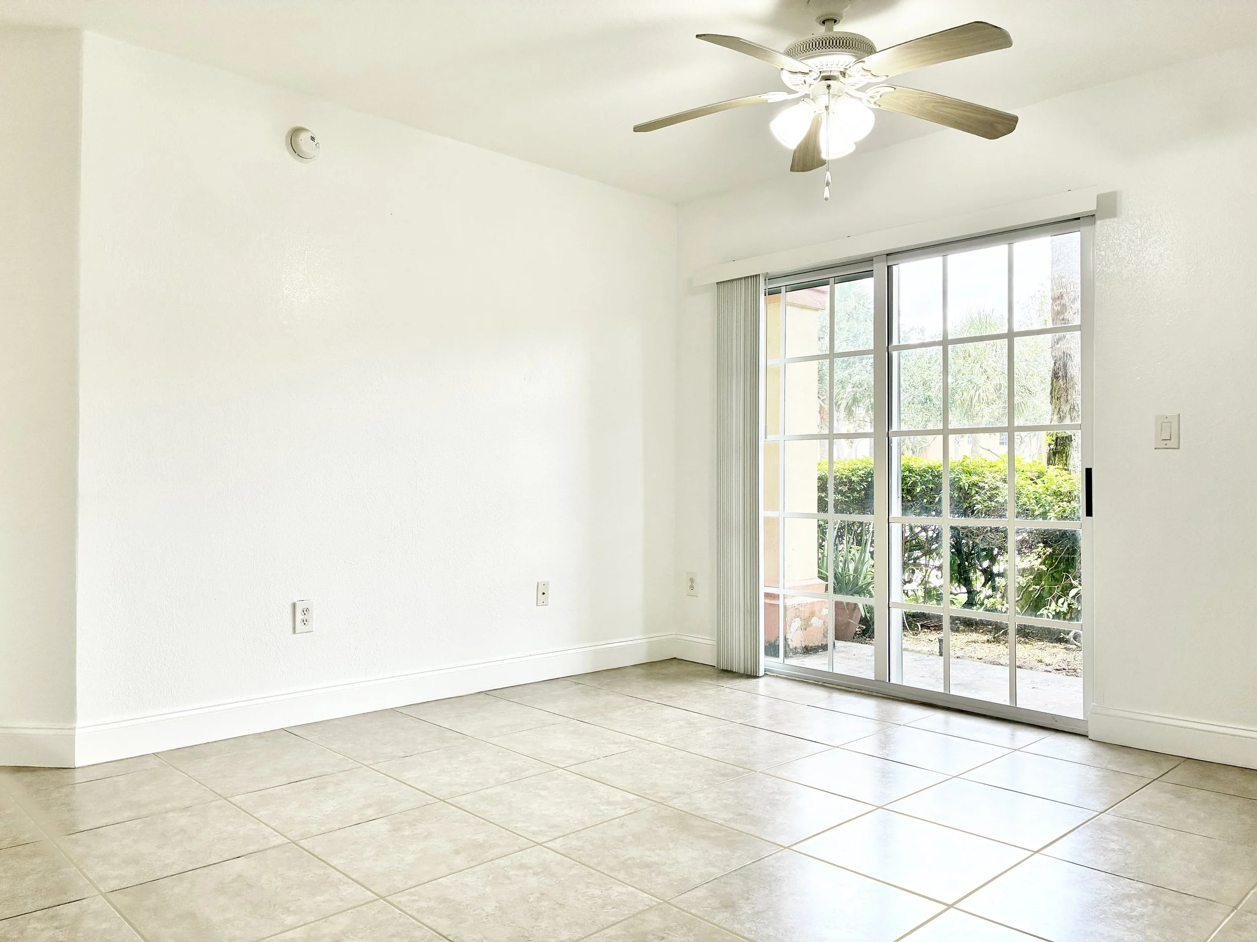 12-Living Room.jpeg