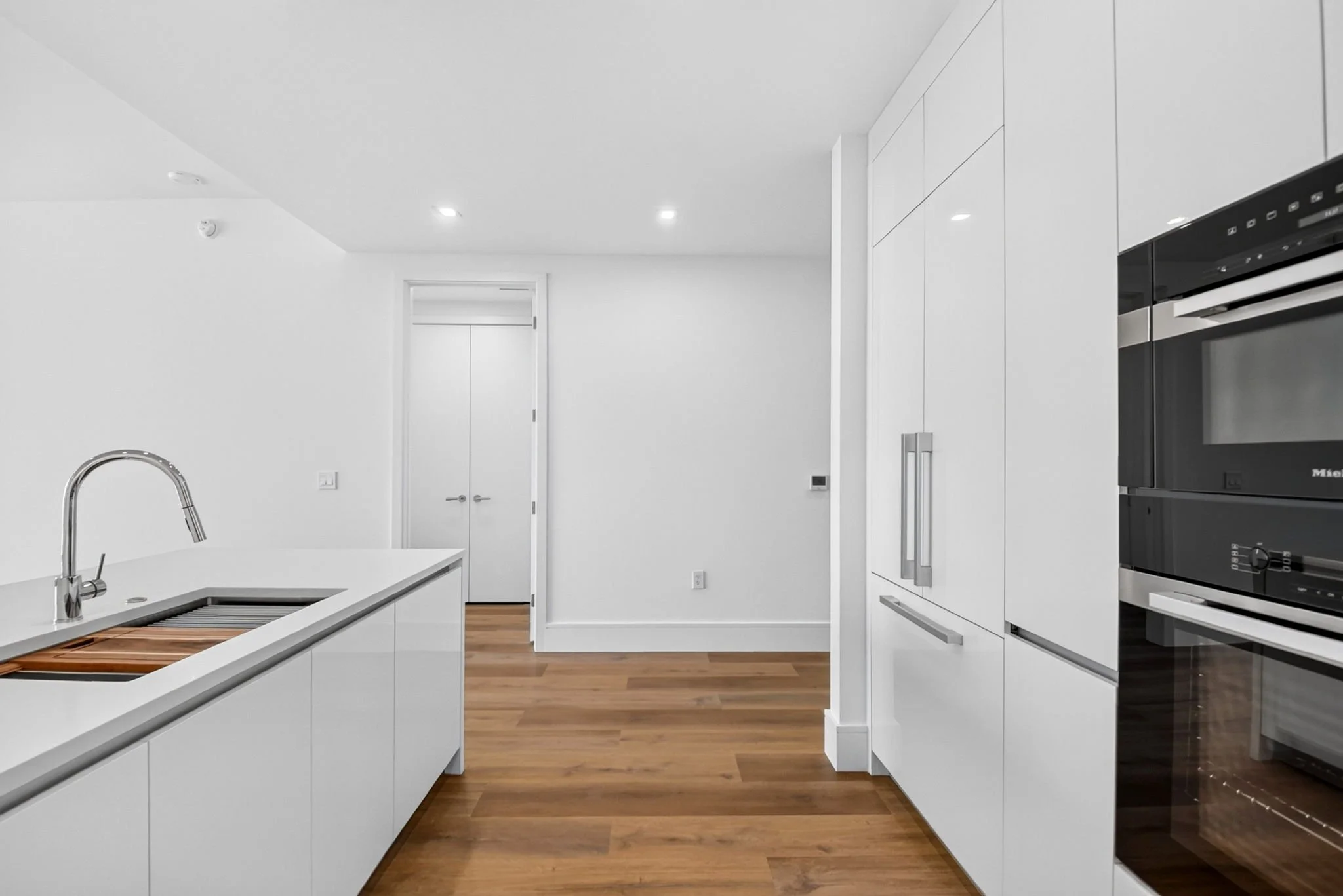 56-Kitchen-220 Lake Shore Dr 1511.jpg