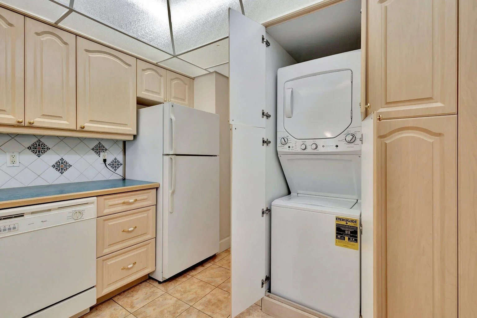 15-Kitchen.jpg