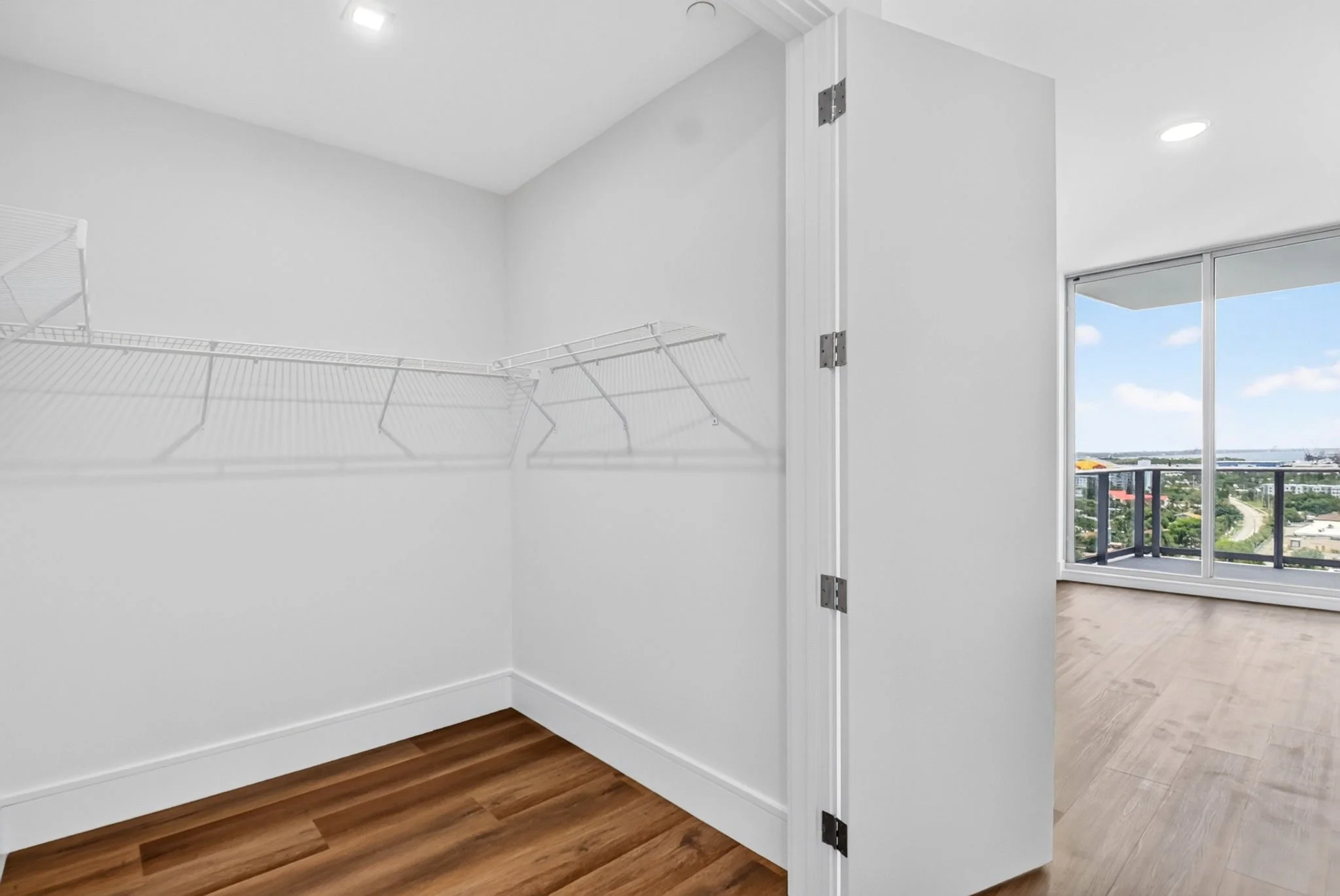 72-Master Closet-220 Lake Shore Dr 1511.jpg
