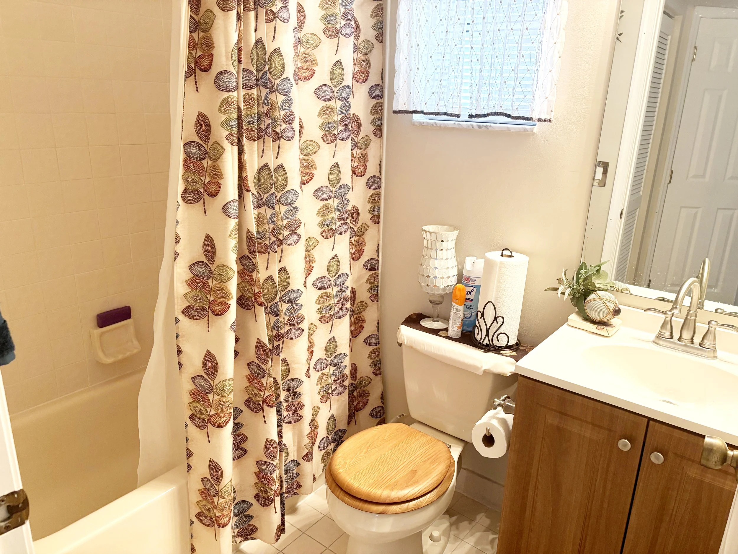 14-Bathroom.jpg