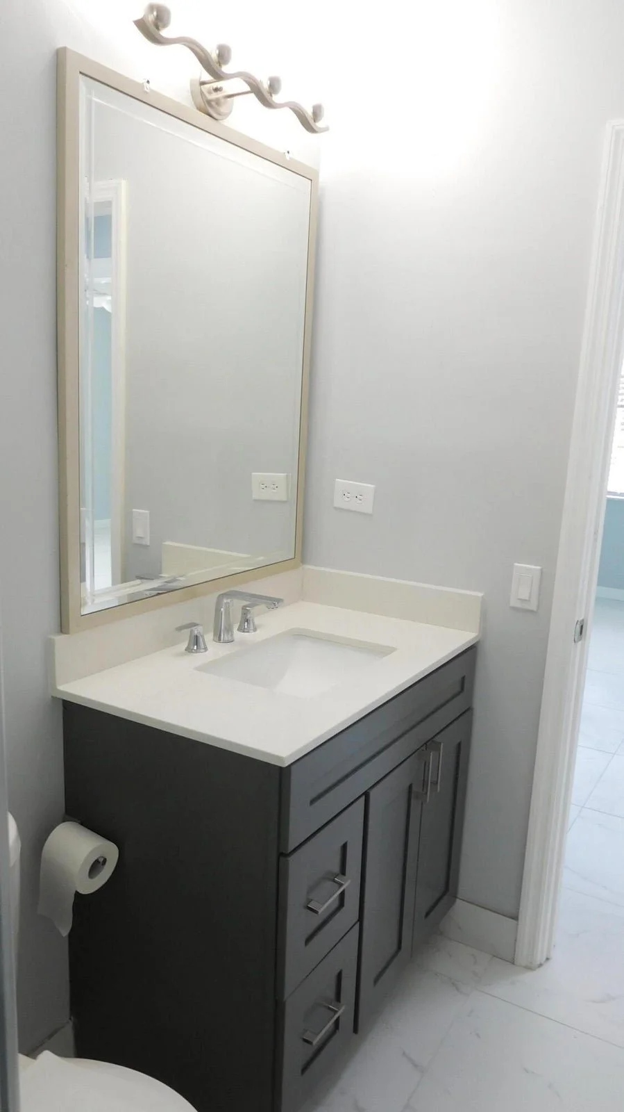 16-Bathroom 2.jpg