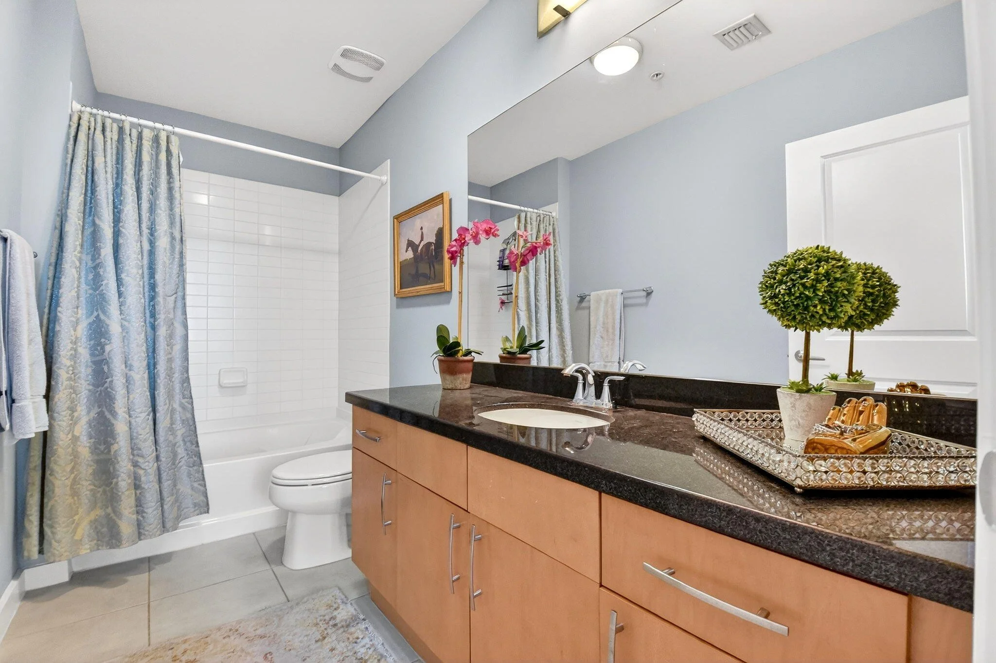 17-Bathroom with tub Condo West Palm Beach.jpg