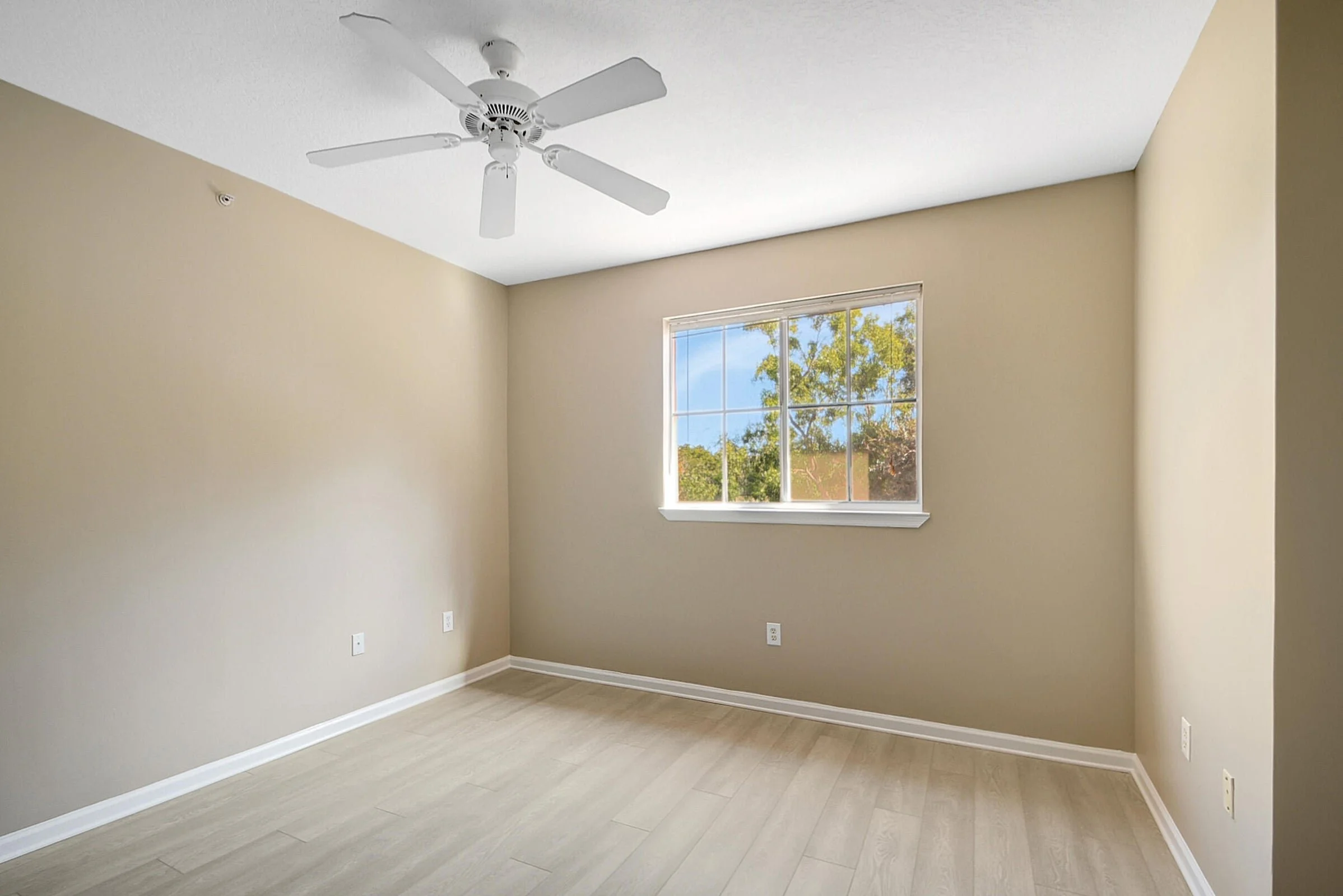 16-Master Bedroom.jpg