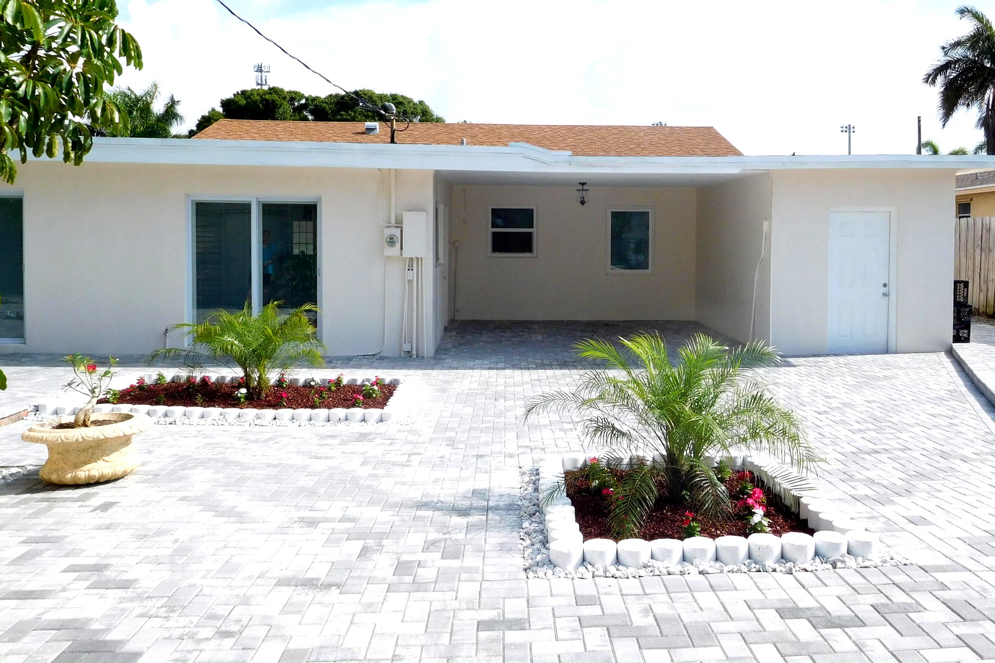 51-Patio Area.jpg