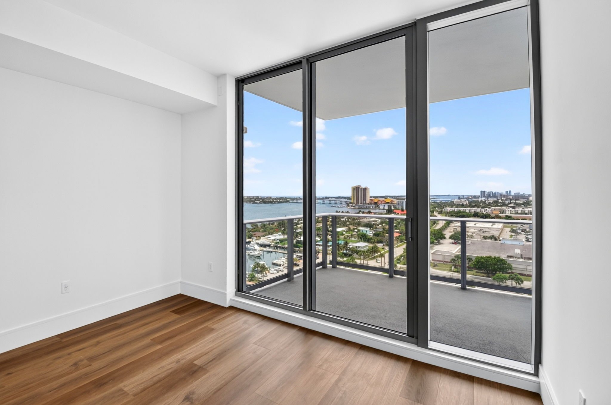 70-Master Bedroom-220 Lake Shore Dr 1511.jpg
