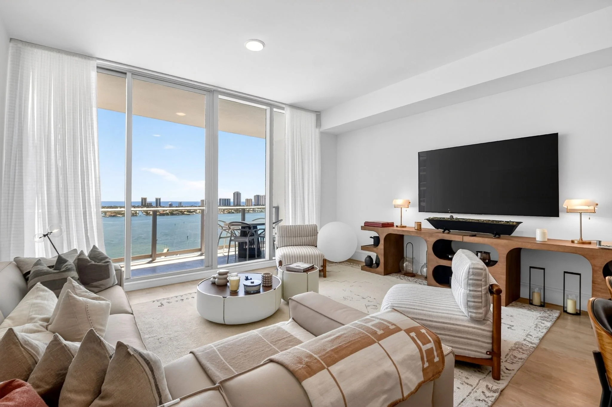 30-Living room.jpg