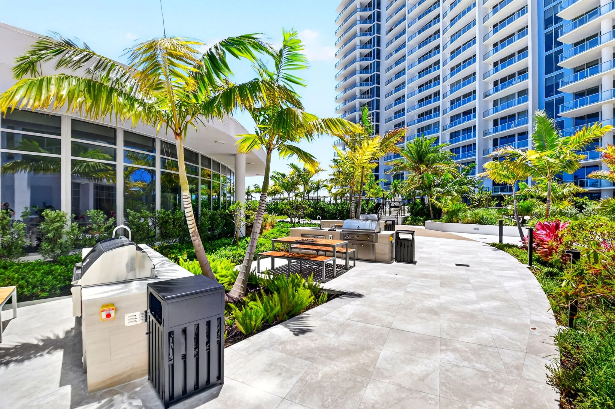 110-Amenities sixth floor grills.jpg