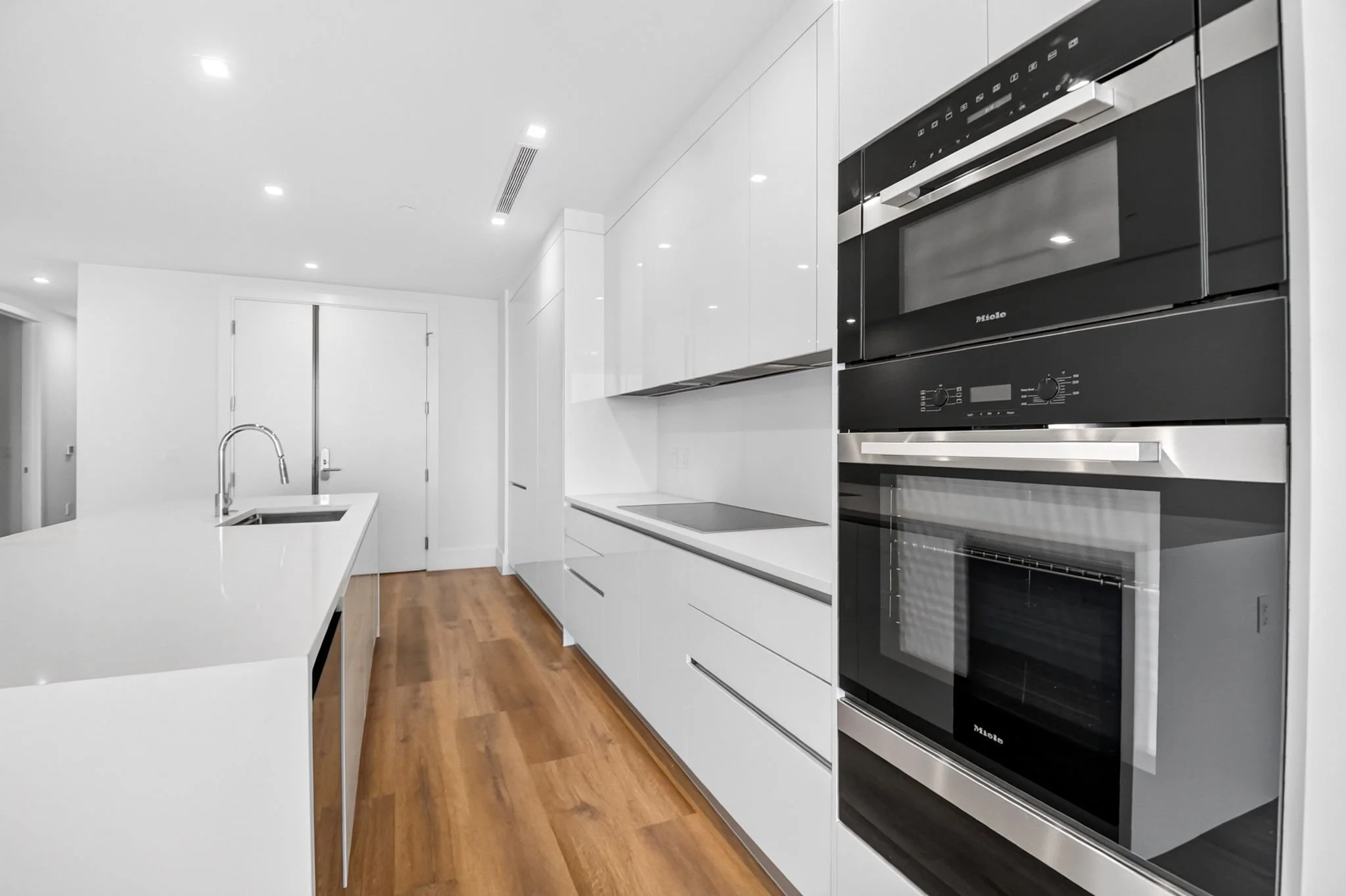 33-Kitchen-220 Lake Shore Dr 1506.jpg