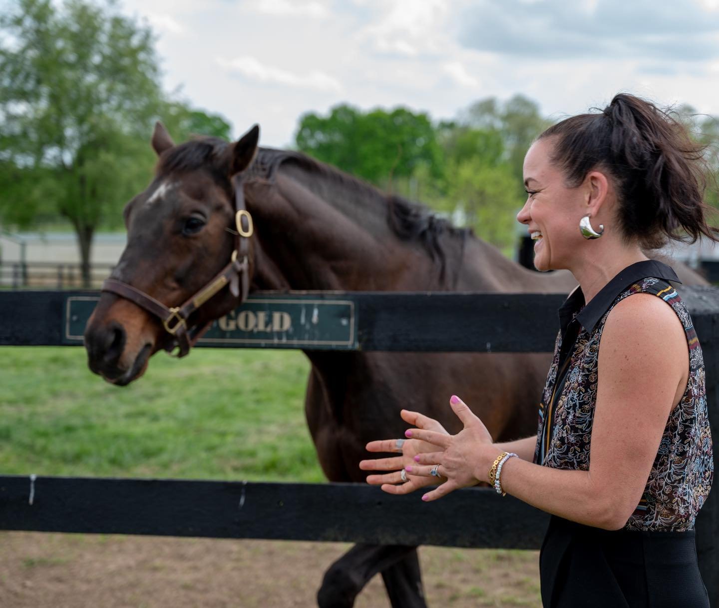 Excited to be in Kentucky this week for a new Lindsay on Location leading up to the Kentucky Derby! We had the honor to visit some amazing horse farms, horse race venues, and a horse retirement farm. We are ready for you, Churchill Downs!