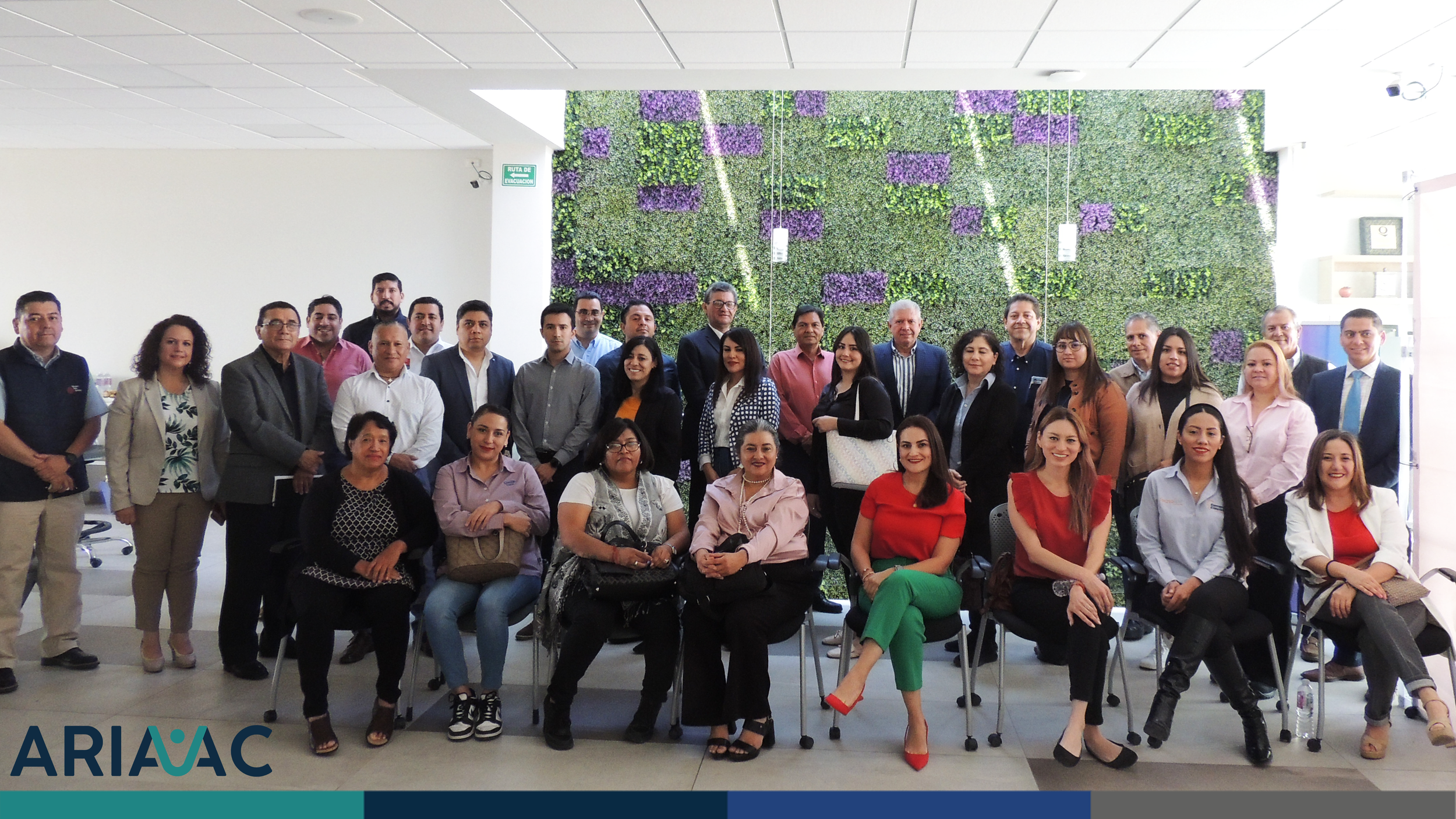 FOTO OFICIAL GERENCIAL ABRIL 2024 .png