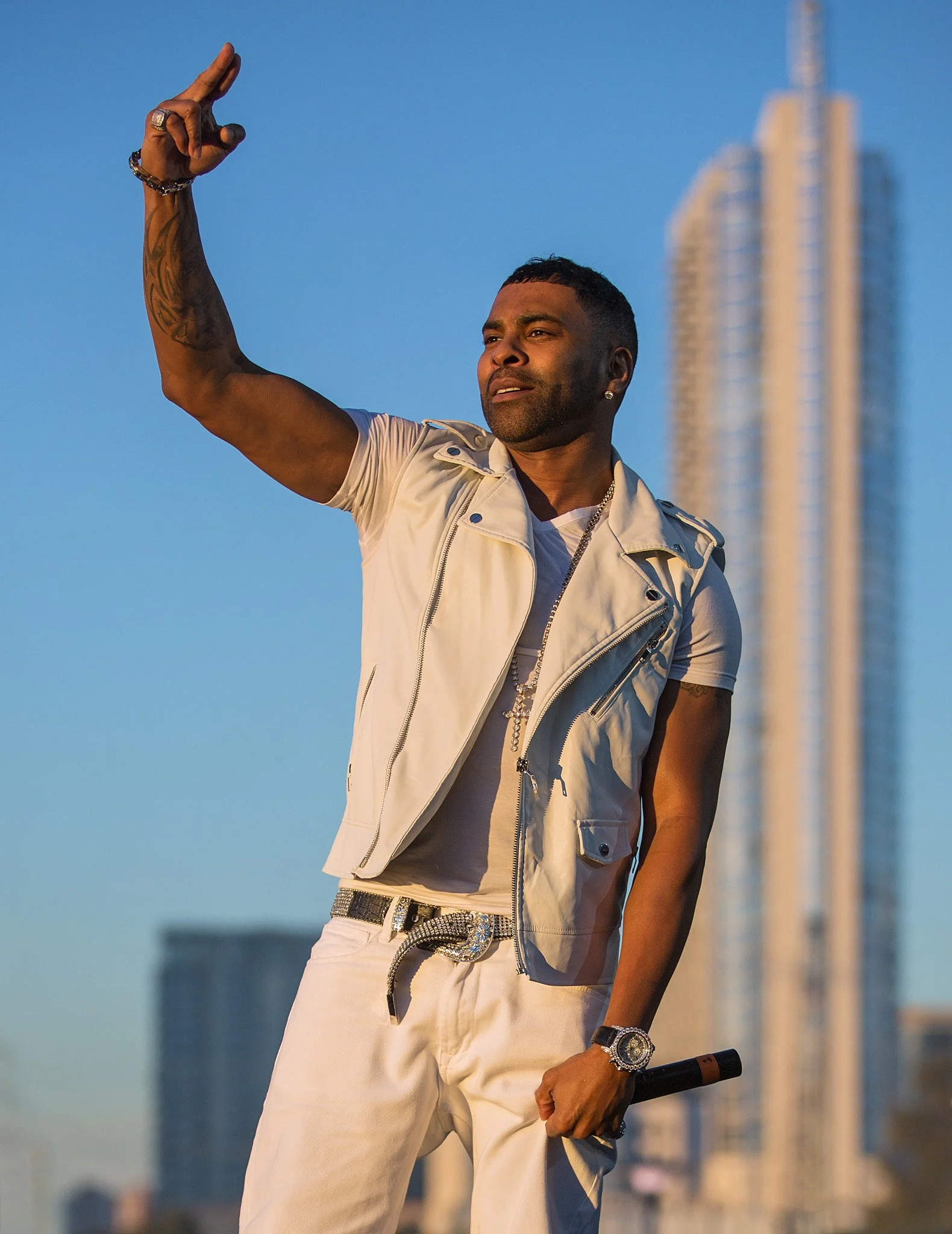 Ginuwine_performing_in_Austin,_Texas_2014.jpg