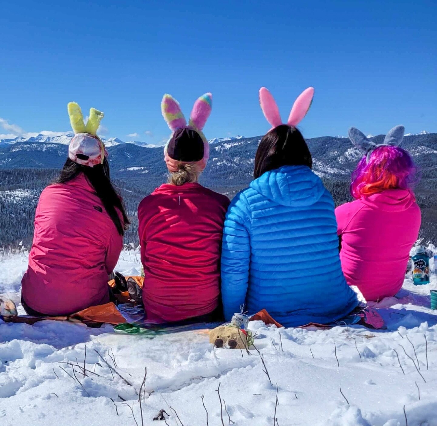 Happy Easter 🐰 We hope that every bunny has an egg-cellent day! Spring is upon us and we cannot wait to see more RadMums hitting the trails. Make sure to join the April 100km challenge if you need some movement motivation 😃 Details will be posted i