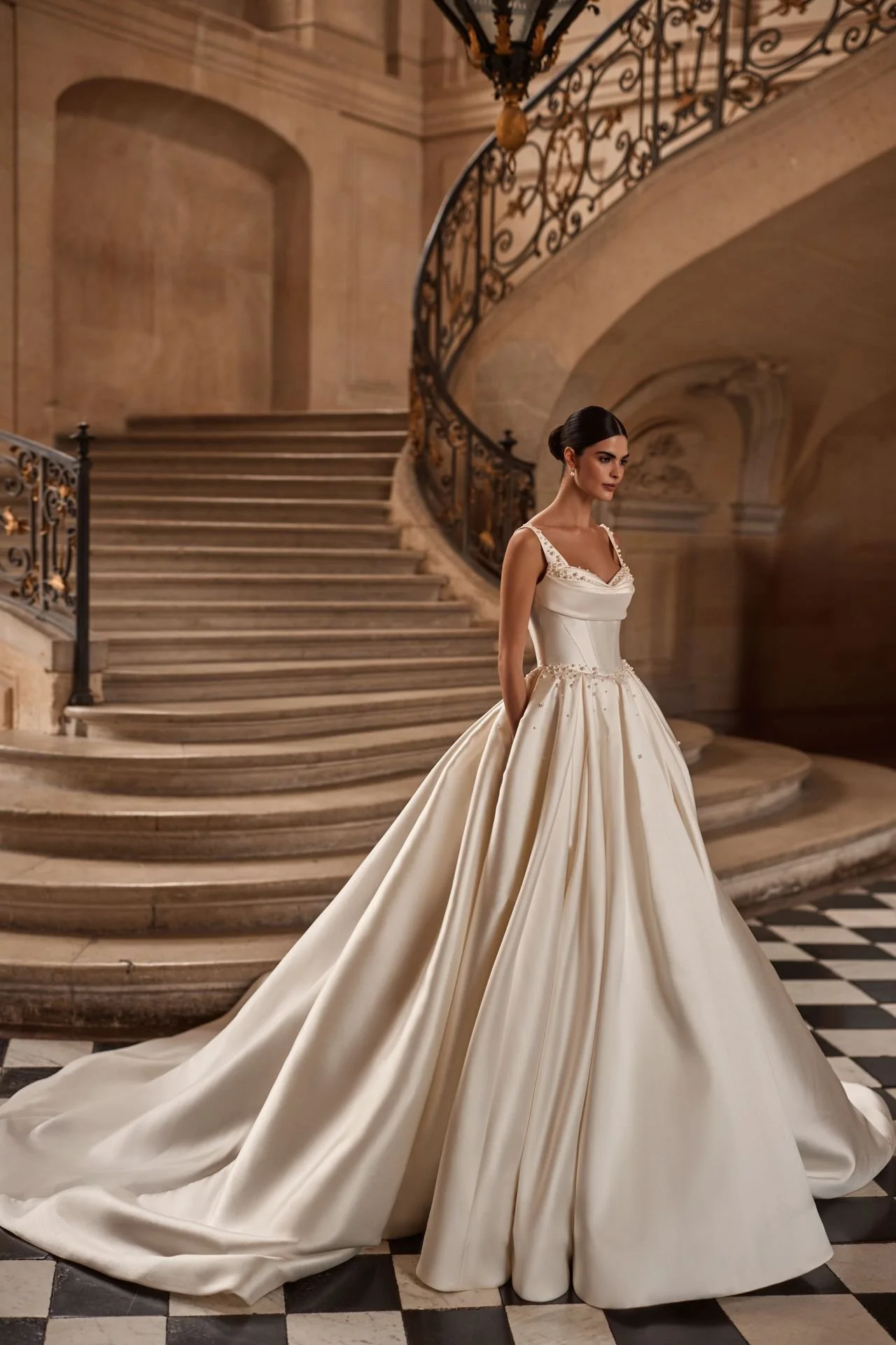 19_Alaia01.jpg