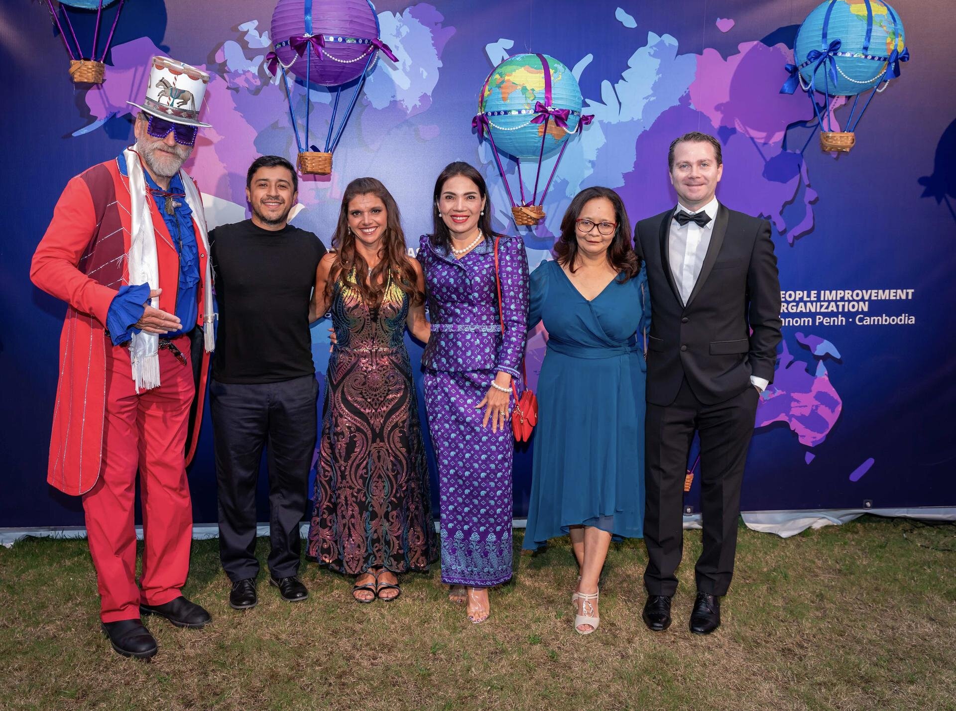 La mágica Gala del 20º Aniversario de JustWorld recauda más de medio millón de dólares para los niños necesitados 