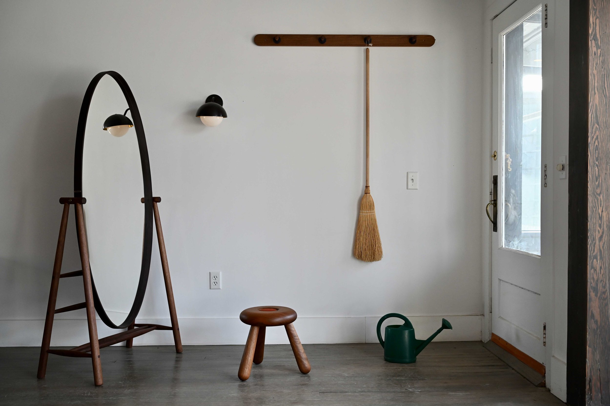 CHAMPAGNE STANDING MIRROR.jpg