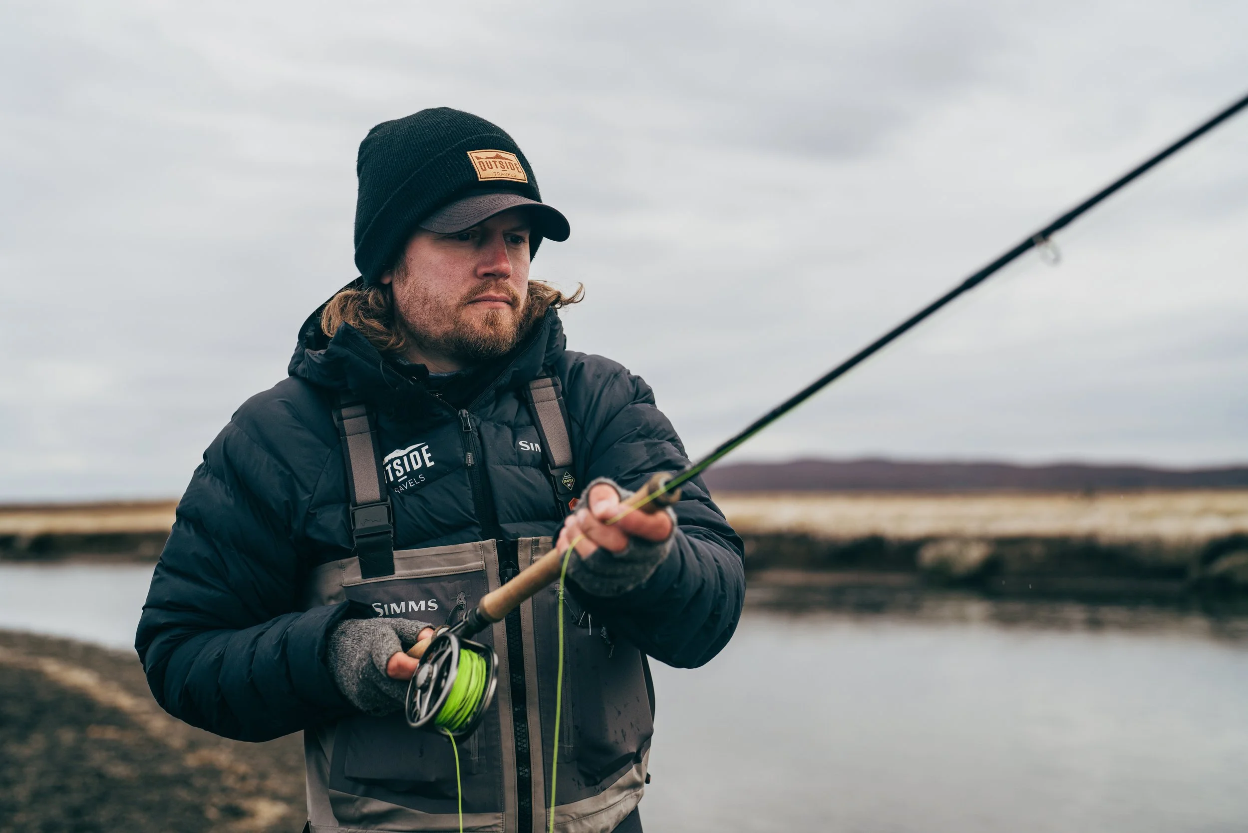 Rio Menendez fiska havsöring i älv