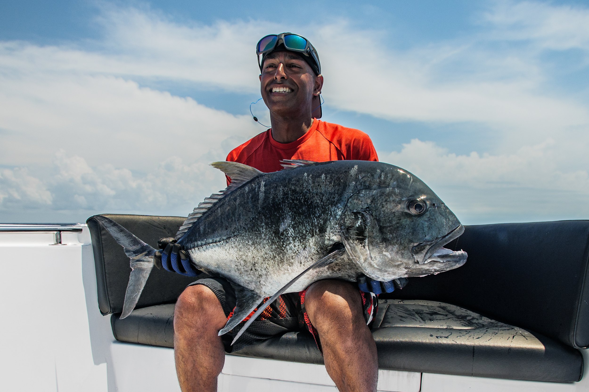 Maldiverna popping and jigging.jpg