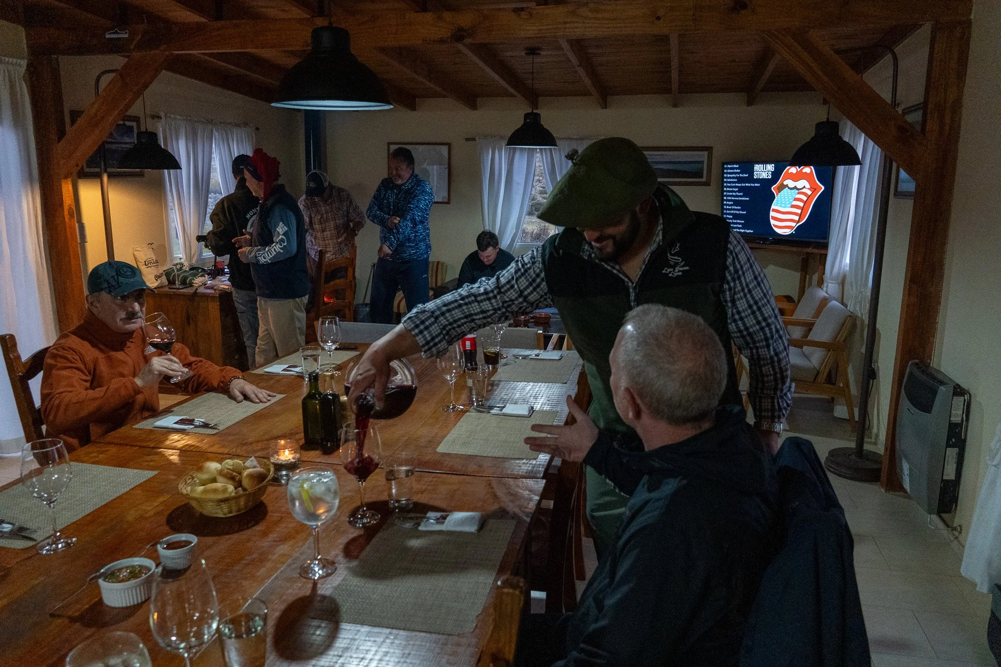 Flugfiske vid Jurassic Lake och Barrancoso River i Patagonien med Outside Travels – regnbågar i monsterstorlek och exklusivt boende på Lago Strobel Lodge.