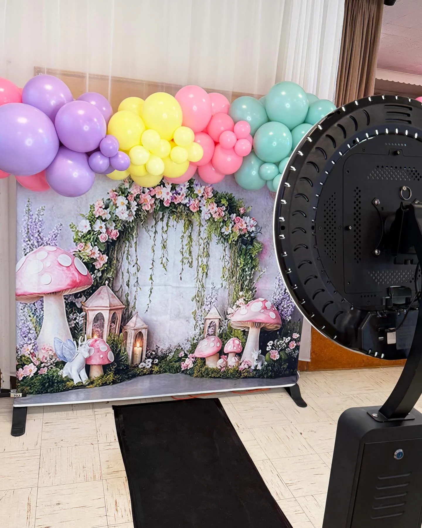 🧚&zwj;♀️🍄🌸A fairytale sixth birthday brought to life with pastel garlands, magical garden details and the sweetest pink touches. From the number six marquee with a Photo Booth moment to dreamy garlands framing the backdrop, every detail felt strai