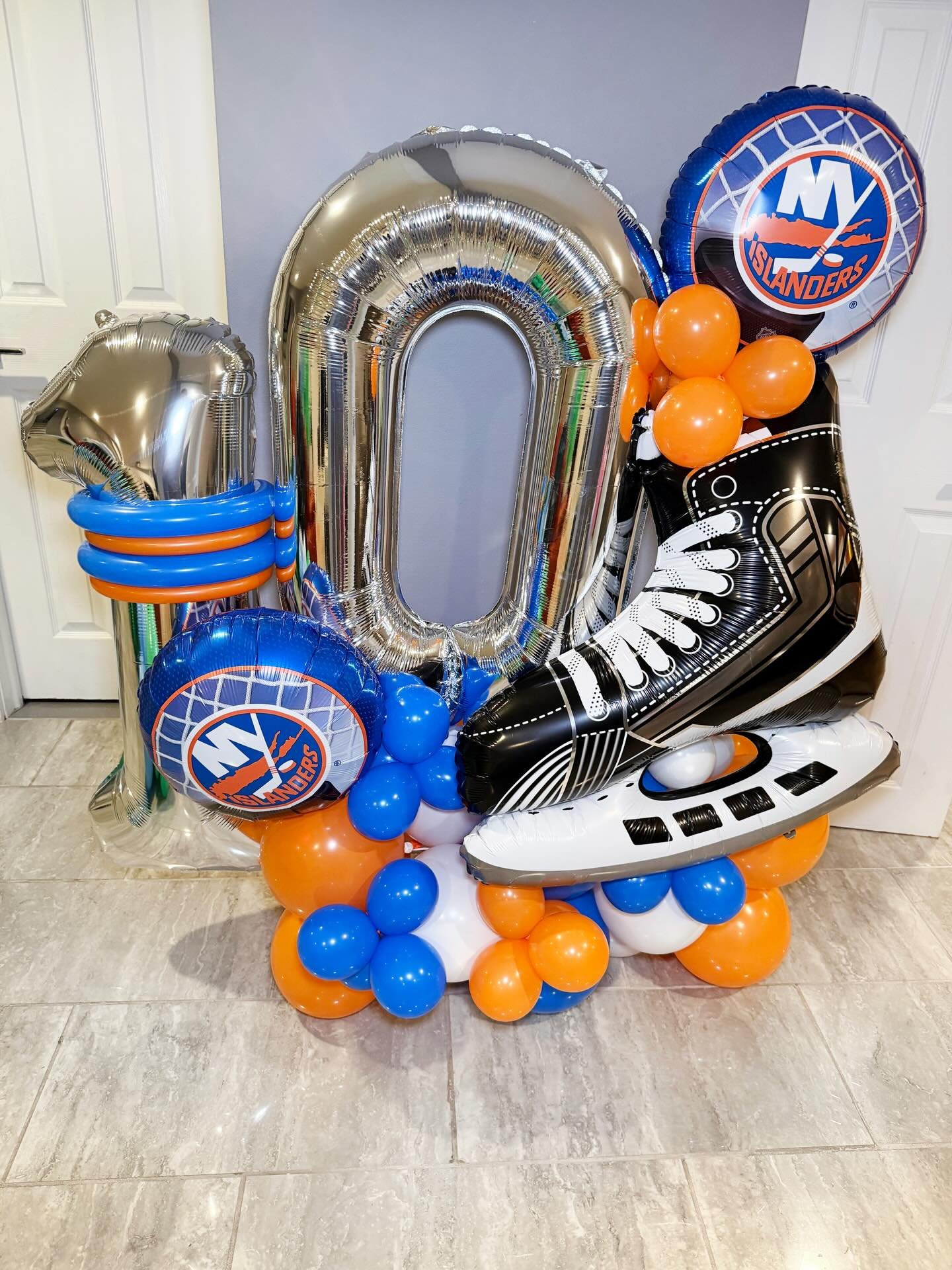 Blue, orange, and NY Islanders pride. 🏒 🧡💙

This New York Islanders themed balloon bomb features custom Islanders balloons, bold team colors, and a pro ice skate detail for the ultimate fan celebration.