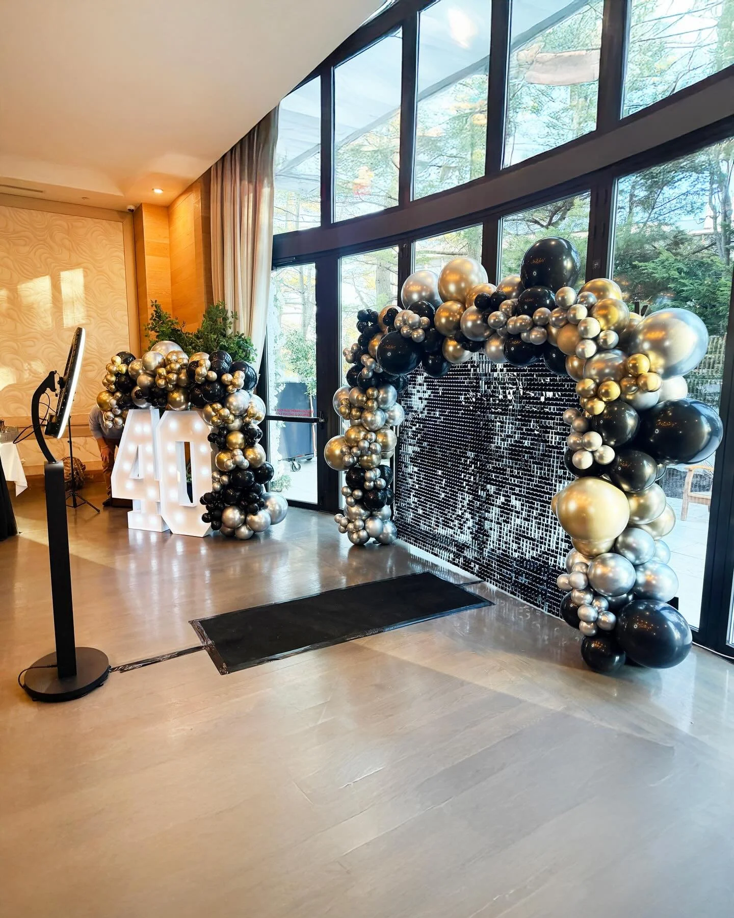Forty, but make it unforgettable. ✨🖤

Black and gold balloons set the luxe tone, paired with a statement 40 marquee, sparkling backdrop, and a full photo booth setup to capture every moment. Elevated, timeless, and the perfect way to celebrate this 
