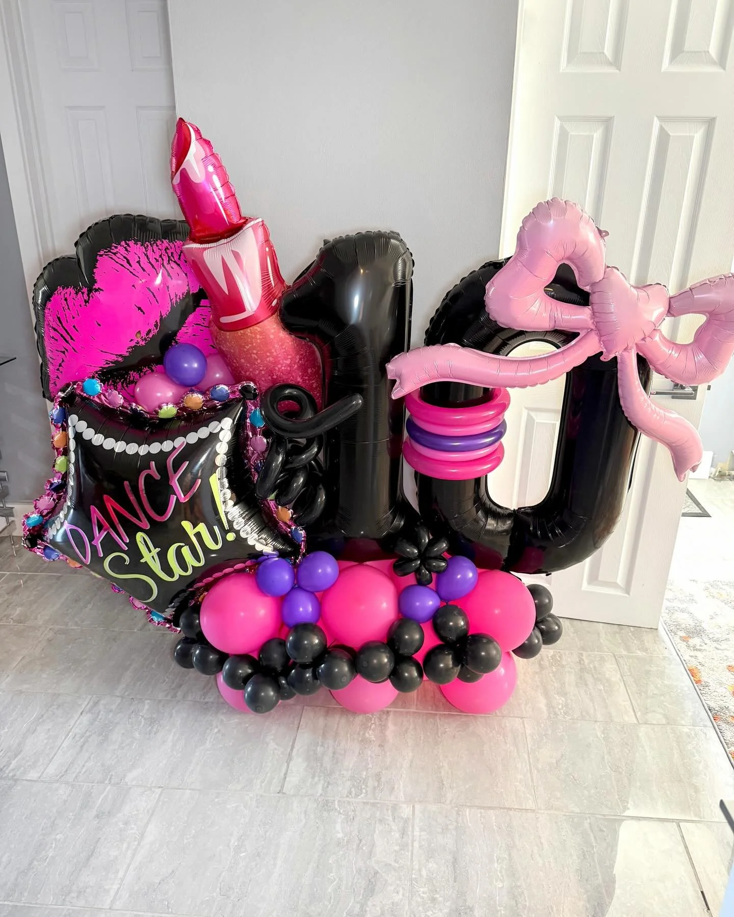 Turning 10 in full glam style.💄💋🪩🩰

A custom balloon bomb made just for our dance loving, makeup obsessed birthday girl. From bold pops of pink and black to the perfect glam details, this one was all about personality, sparkle, and fun.