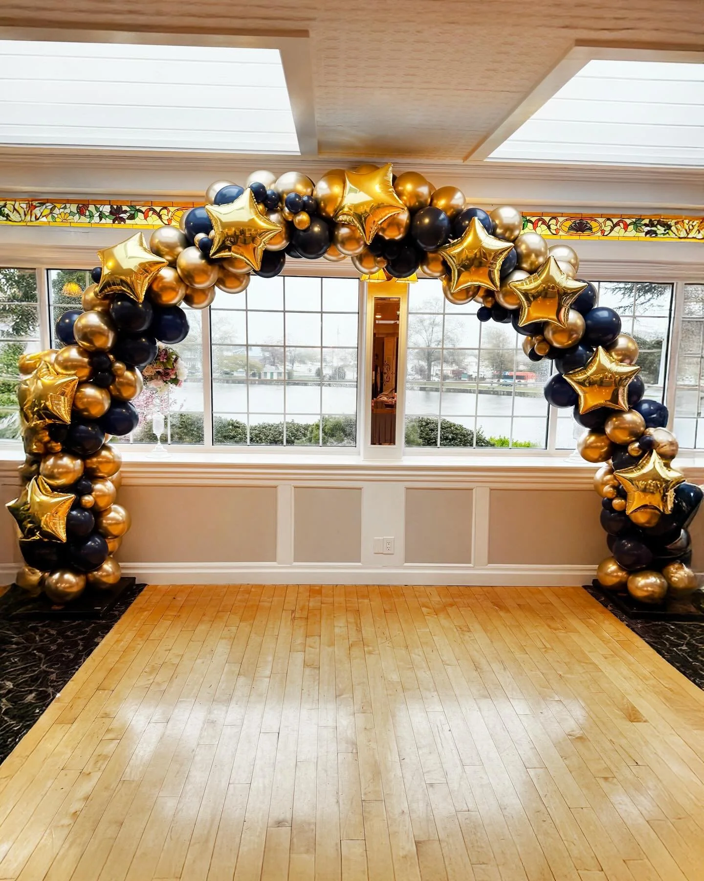 ⭐️Making an entrance has never looked this good.

This black and gold star arch, finished with bold gold stars, is the perfect statement piece to elevate any event and create that wow moment the second your guests walk in.

Classic, bold, and designe