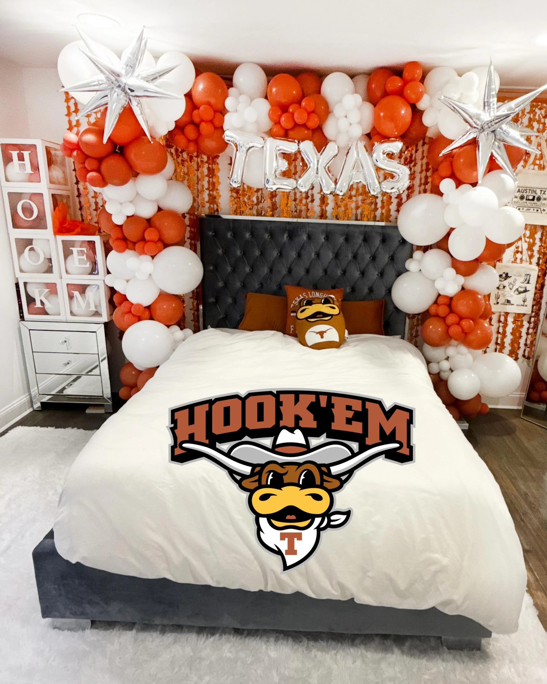 Hook &rsquo;em, Texas.

From the custom balloon install to every little detail, this bed party was the perfect sendoff for the next chapter at UT Austin. Burnt orange dreams brought to life by What&rsquo;s Poppin&rsquo; LI.

Now booking custom colleg