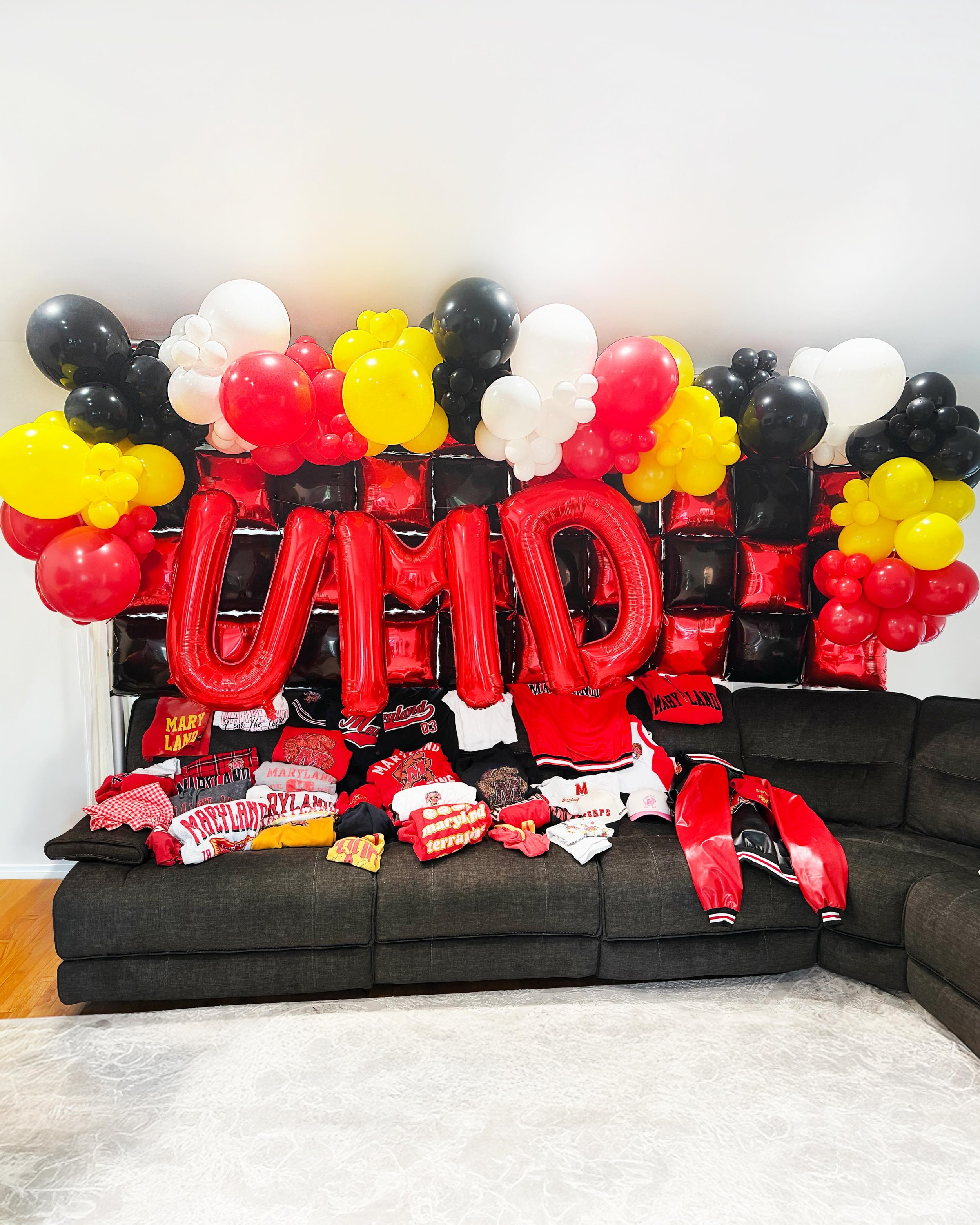 The bed parties keep coming and we&rsquo;re loving every special moment. 👩🏼&zwj;🎓👨🏻&zwj;🎓

This UMD setup was all about celebrating the next chapter in a big way with custom balloons, school spirit, and all the Maryland details.

Ready to celeb