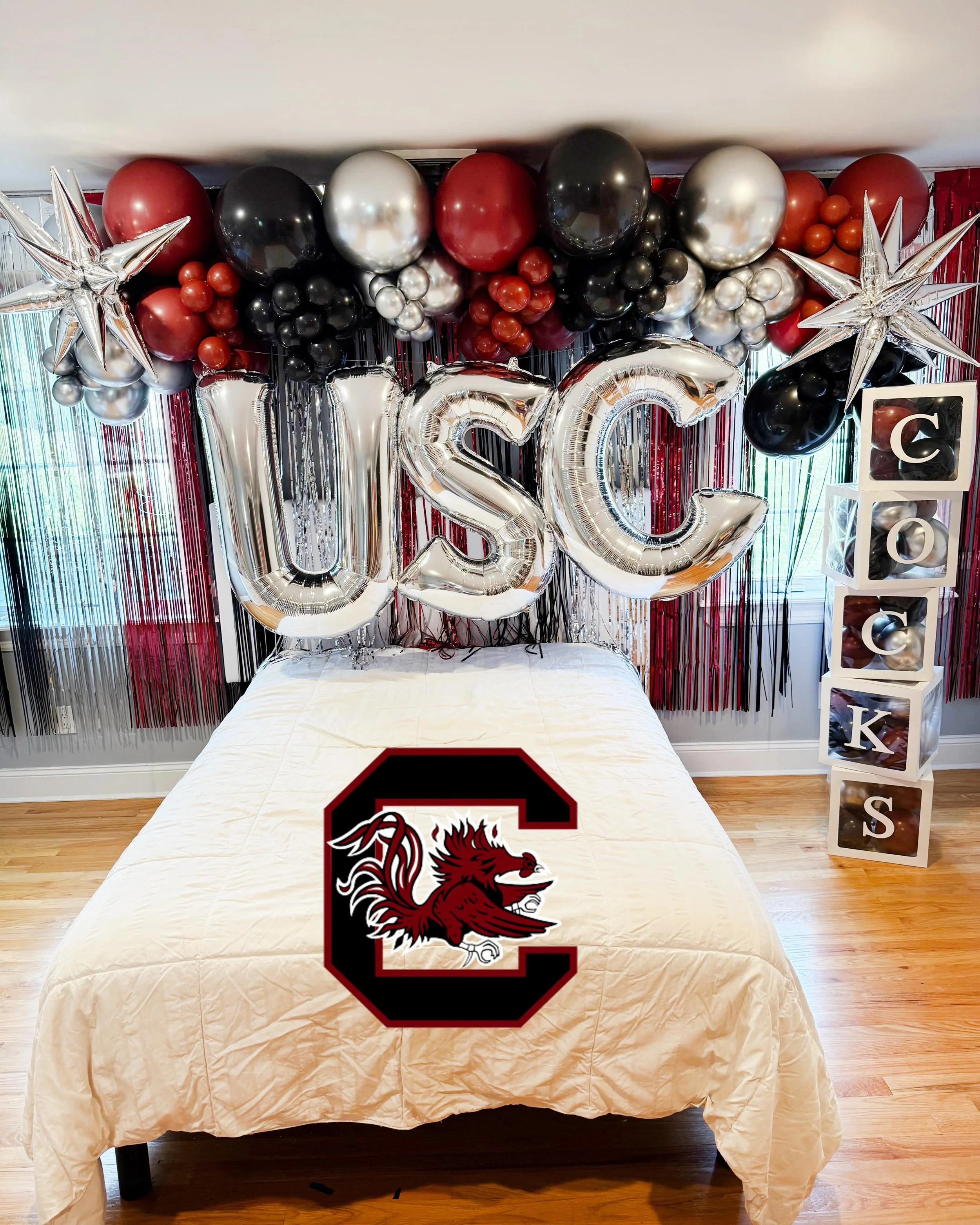 South Carolina bound 🐓❤️🖤

From custom balloon installations and giant USC letters to a personalized candy tray, spirit props, and every detail in between, this bed party was created to celebrate the next chapter in a big way. Wishing this future G
