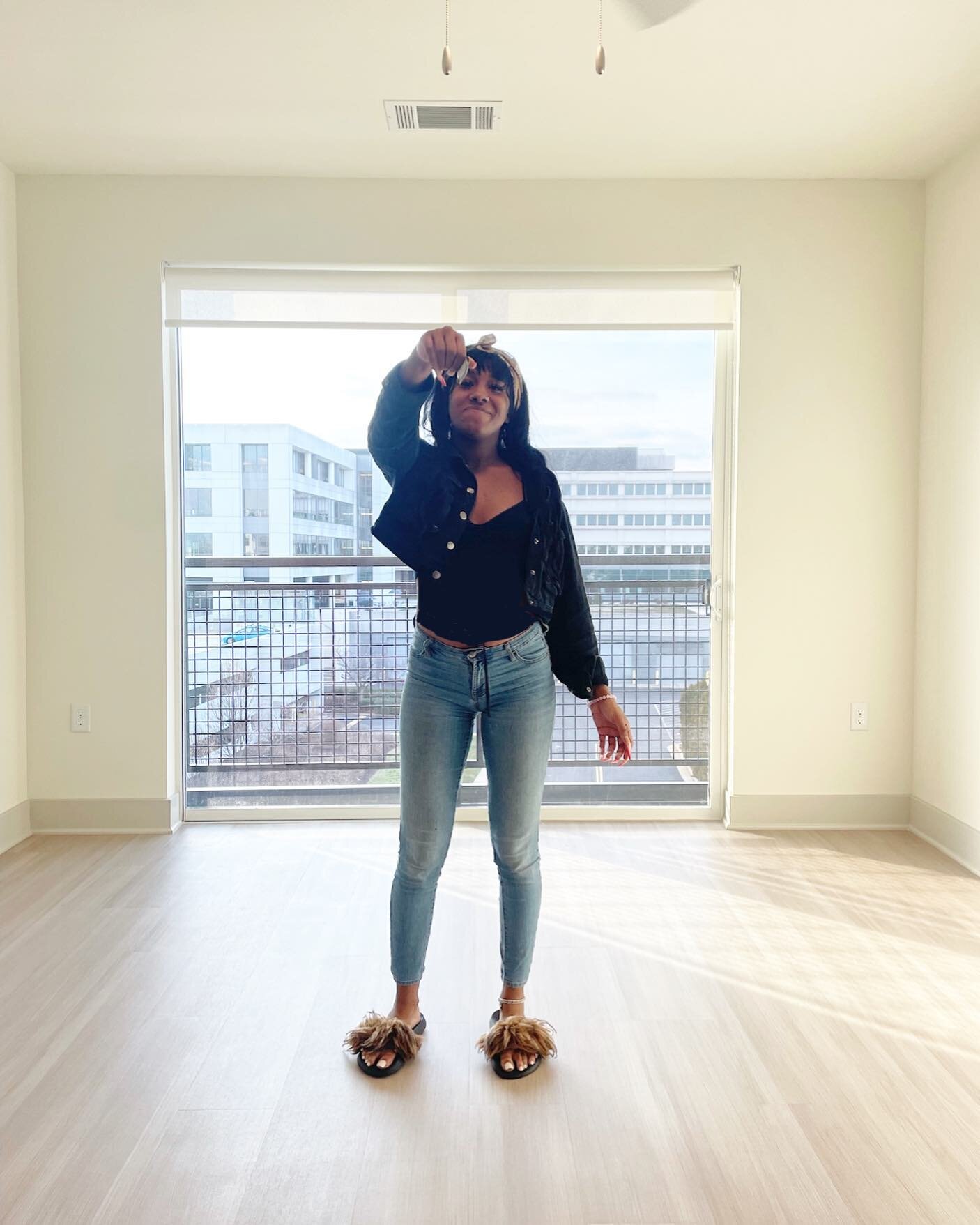 That smile when you get the keys to your first place 🔑🥰

Congratulations to Tumajah who recently turned 21 and moved into her OWN apartment! She even paid her first month&rsquo;s rent ahead of time 🎉 Way to go, girl!