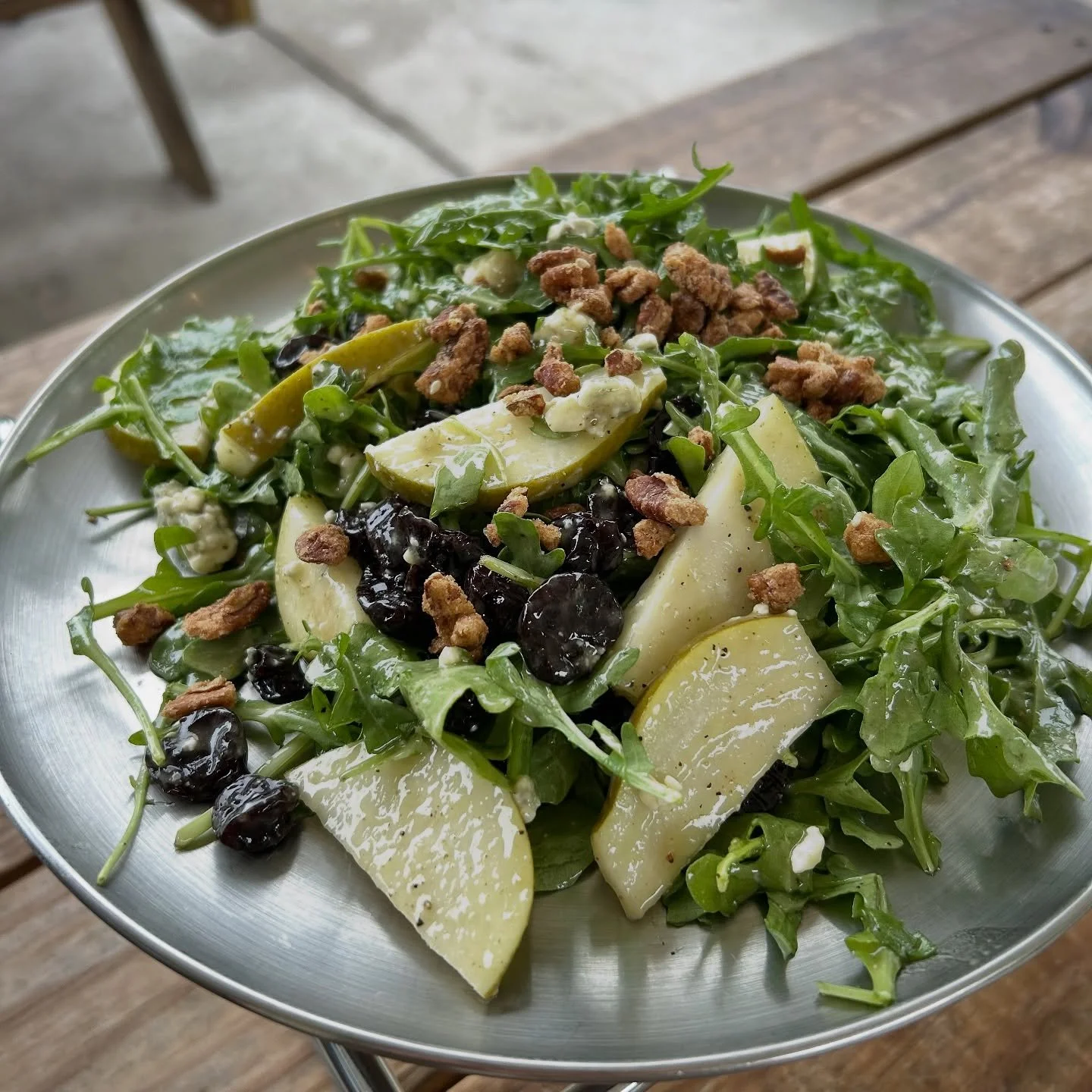 Get pumped, we&rsquo;ve got SALAD! 

Pears, candied pecans, blue cheese, dried cherries, arugula &amp; balsamic vinaigrette. 

#saladsmakeyoucool #andseemsmarter