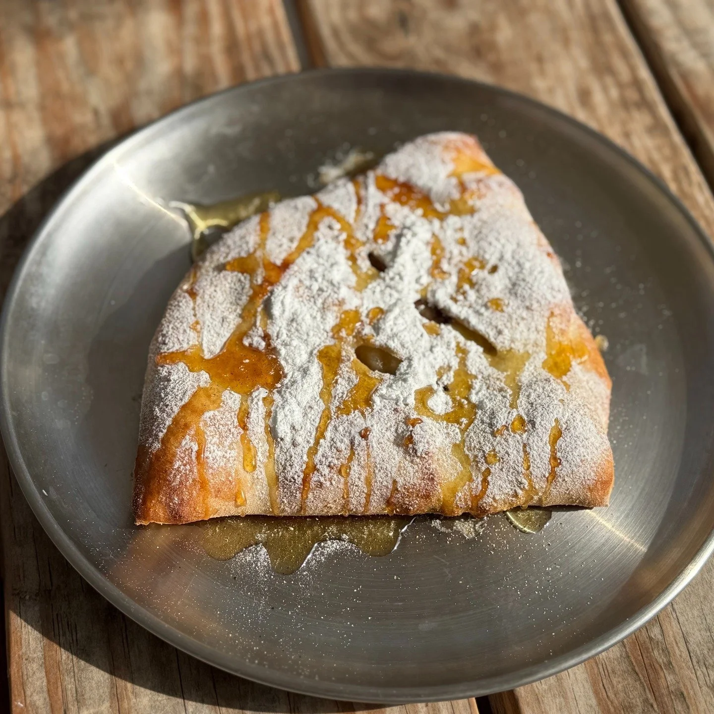 This month, the PIZZA OF THE MONTH is not a pizza at all - IT'S A NUTELLA CALZONE!

Nutella, bananas, vanilla-cinnamon honey, powdered sugar

All November!