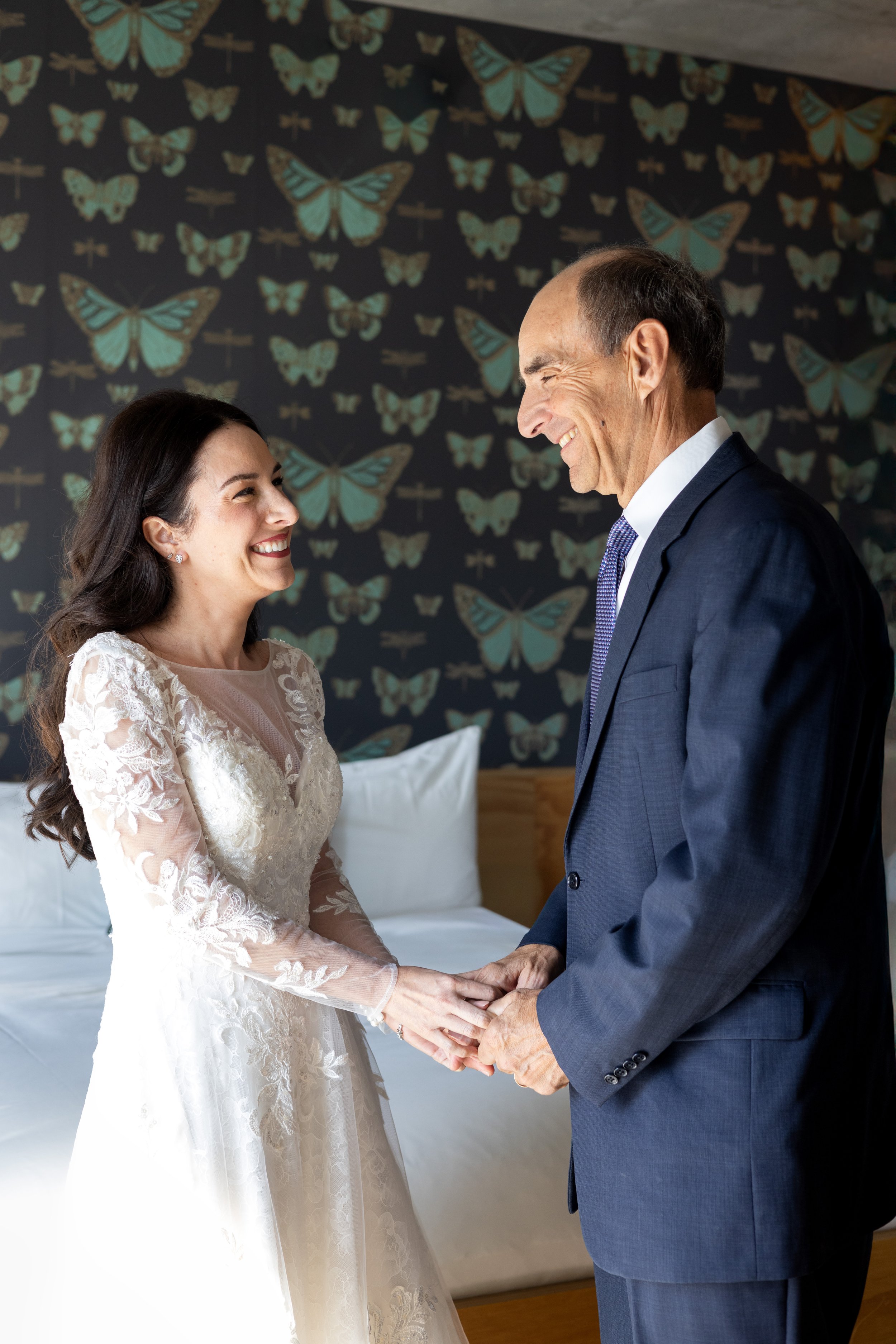 Austin Bride Getting Ready Session with DiscoverDiss Photography