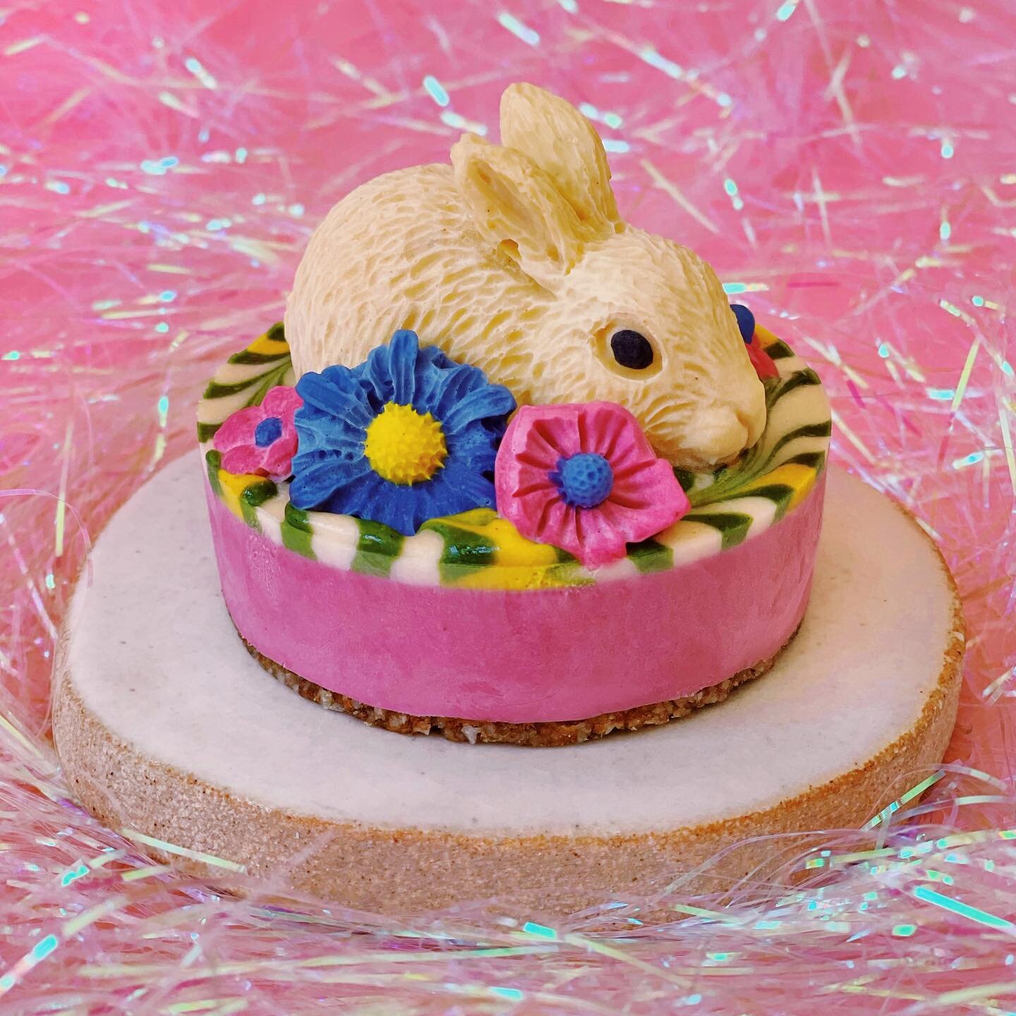 🐰🎀 Easter Cakes 🎀🐰
Raspberry Lemon mini vegan bunny cheesecakes, available through Easter!
🌸🐇🍰🌼🐇🍰🌸🐇🍰🌼🐇🍰🌸